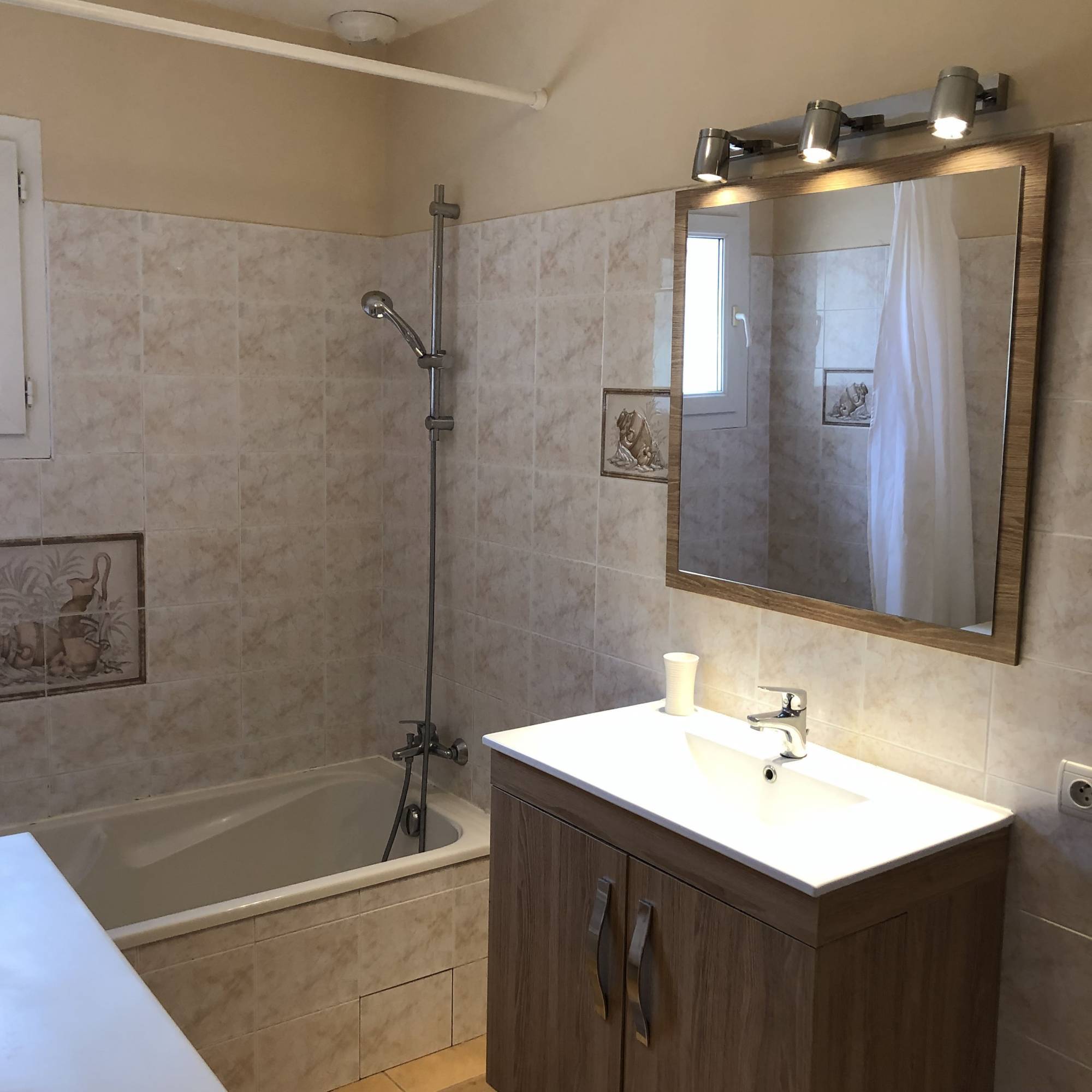 A vendre à 5mn de  Suze la Rousse, Agréable villa avec piscine