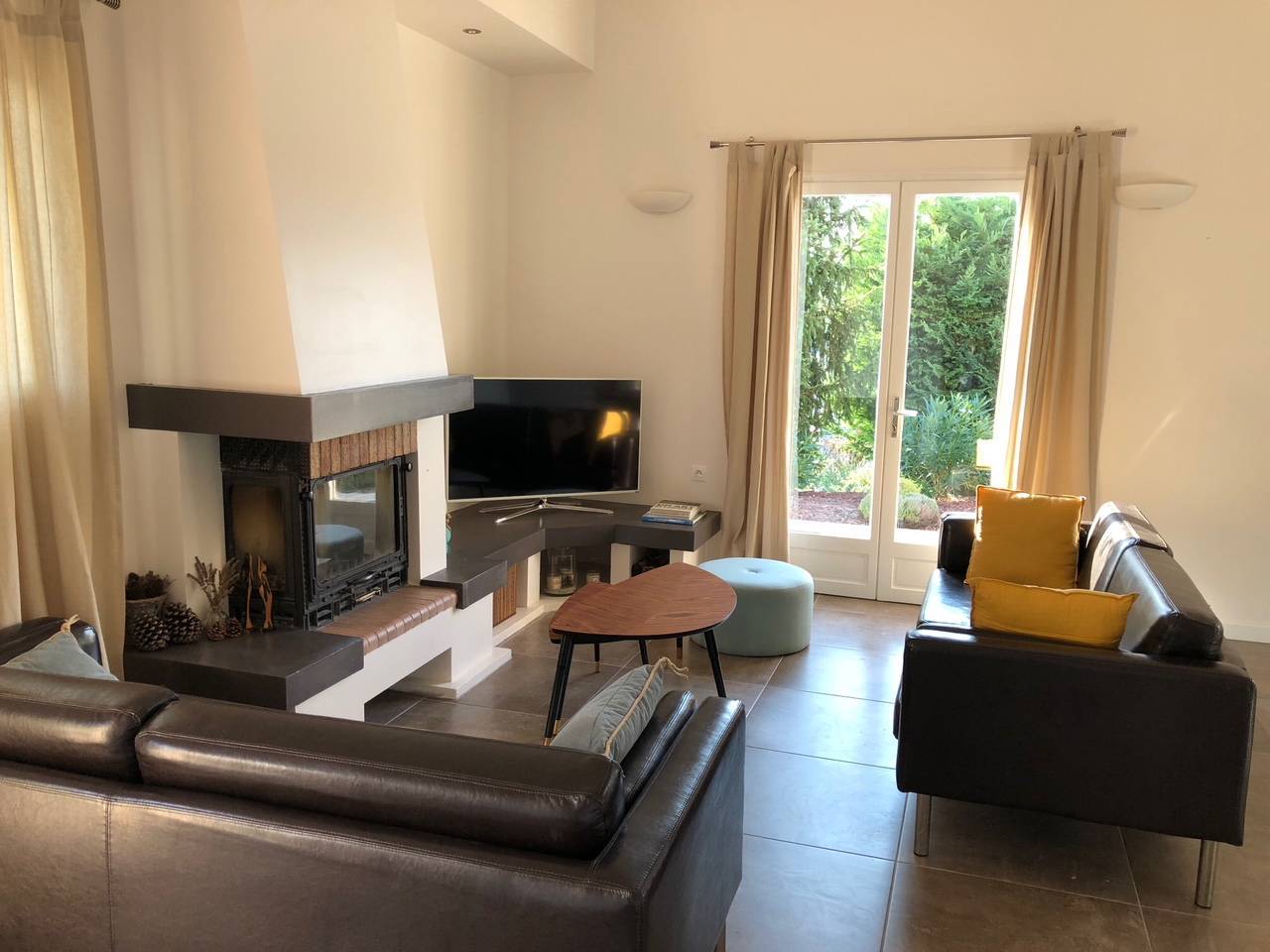 Roussas- Villa à vendre  avec belle vue,  VENDU PAR NOS SOINS