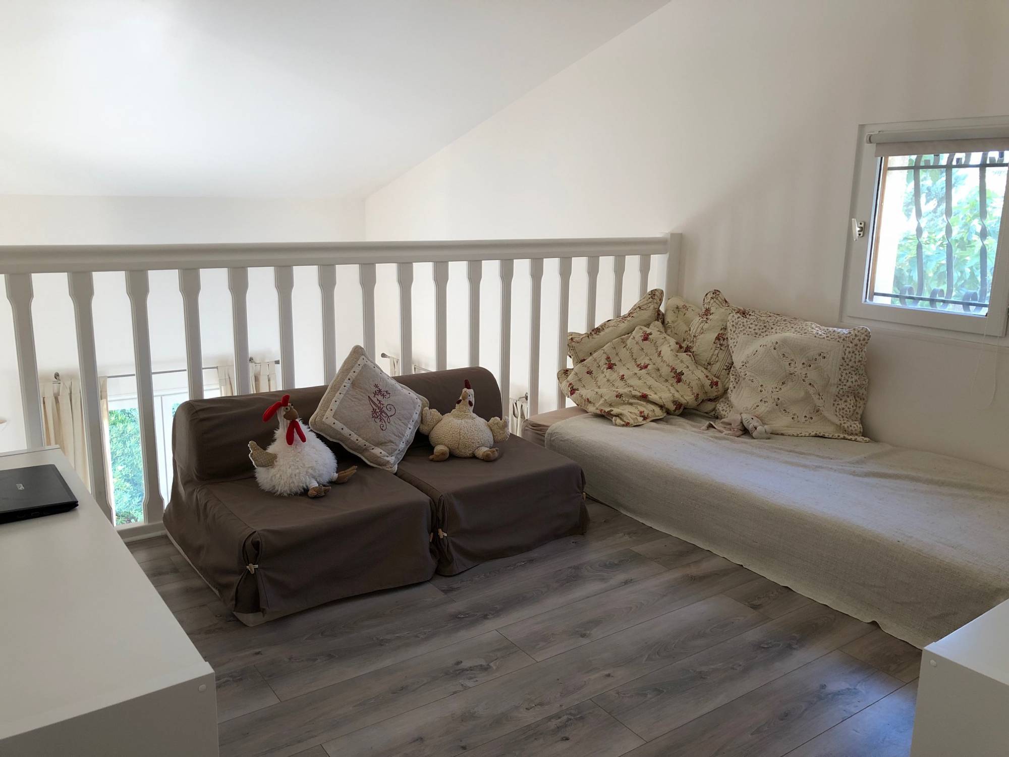 Roussas- Villa à vendre  avec belle vue,  VENDU PAR NOS SOINS