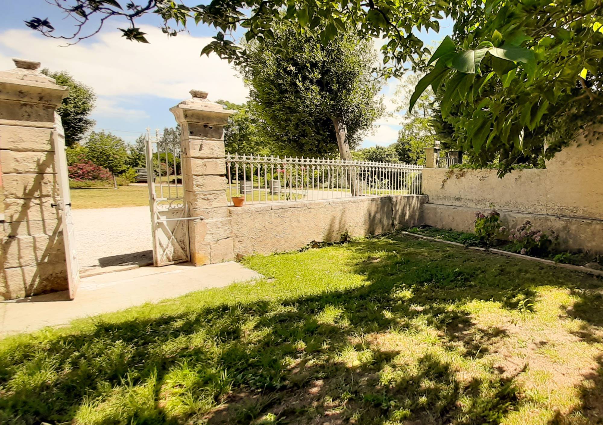 Maison de caractère + appartement loué Nord Gard