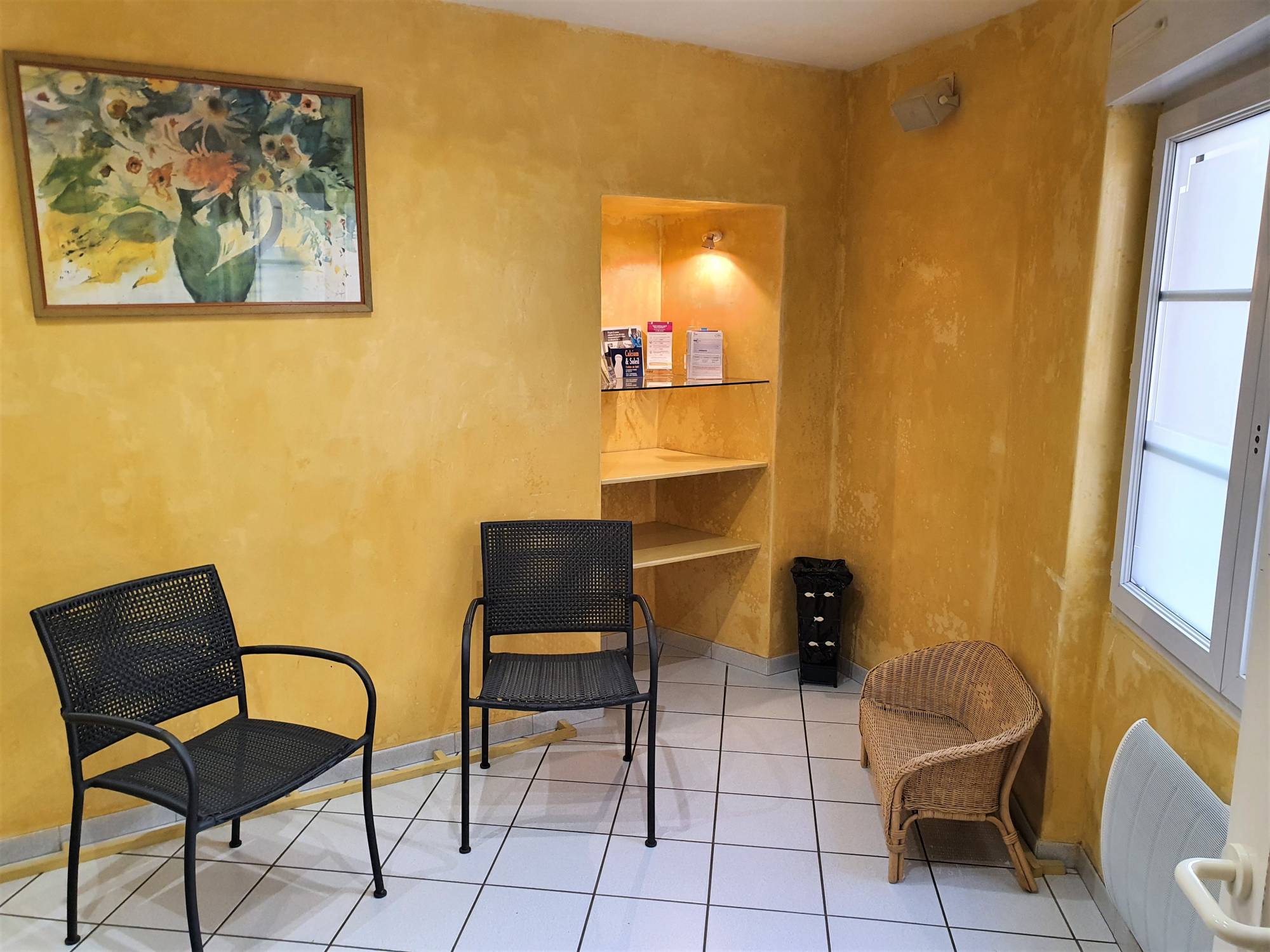 A VENDRE,  local professionnel en copropriété Tulette  