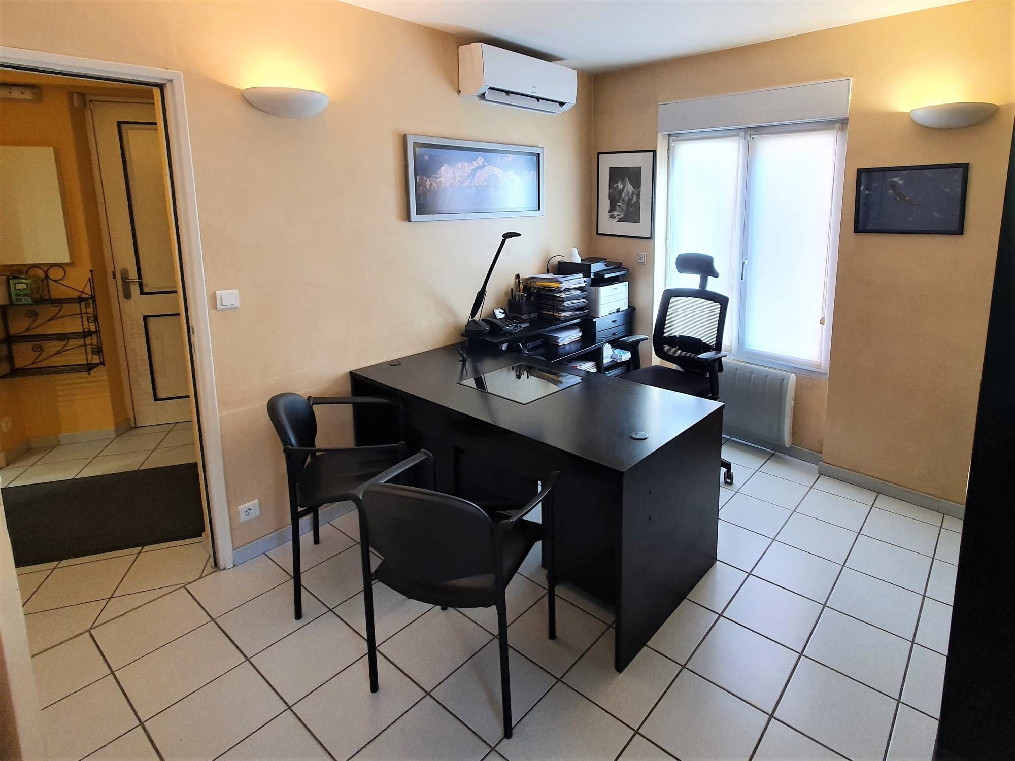 A VENDRE,  local professionnel en copropriété Tulette  