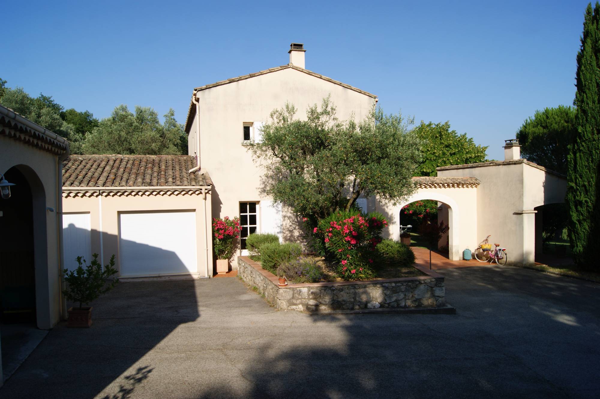 Belle maison de qualité dans secteur privilégié. La Garde Adhémar