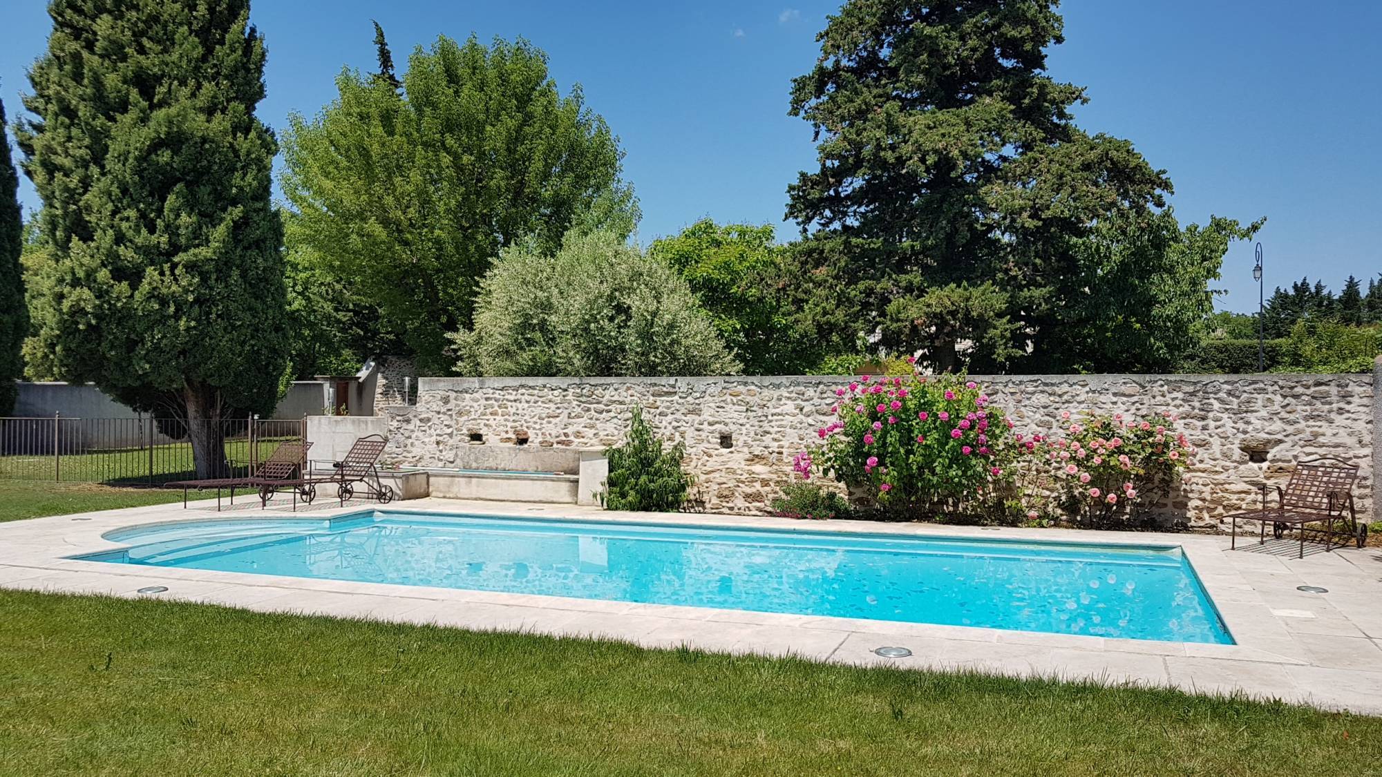  Enclave des Papes,  Mas de village restauré avec piscine, VENDUE PAR NOS SOINS