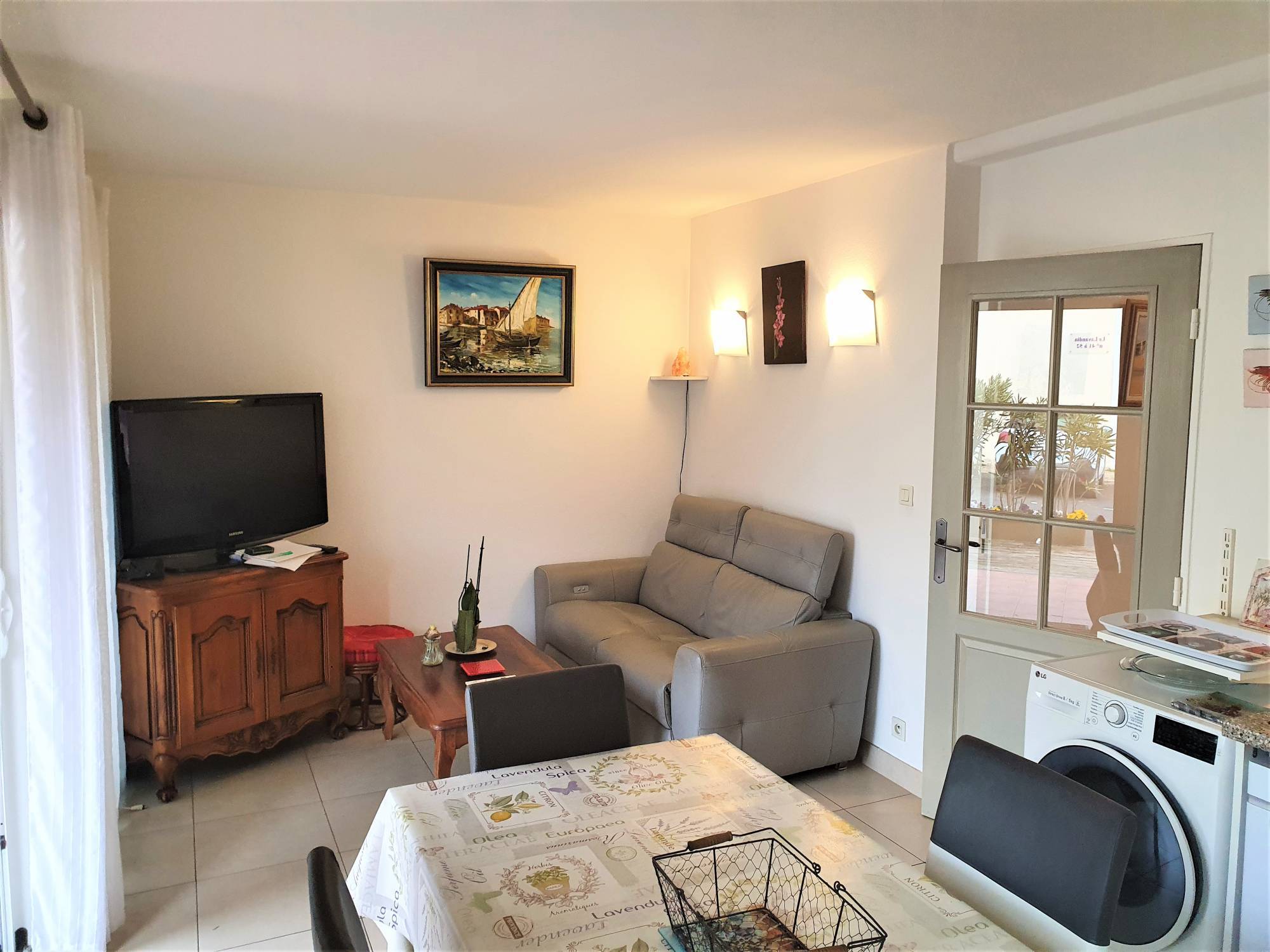  Appartement, St Cécile les Vignes