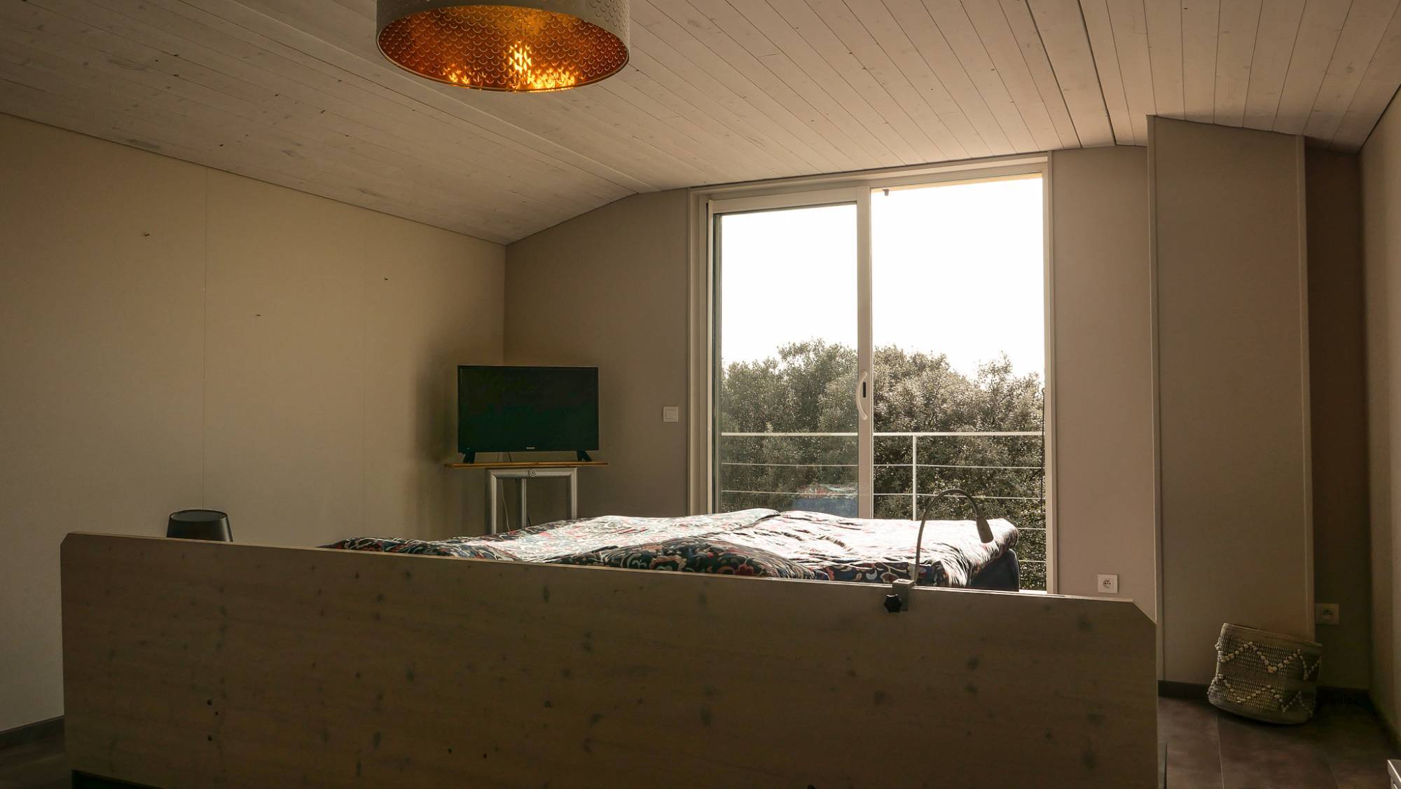 Une propriété à vendre sur St Restitut comprenant 2 villas mitoyennes et piscine   