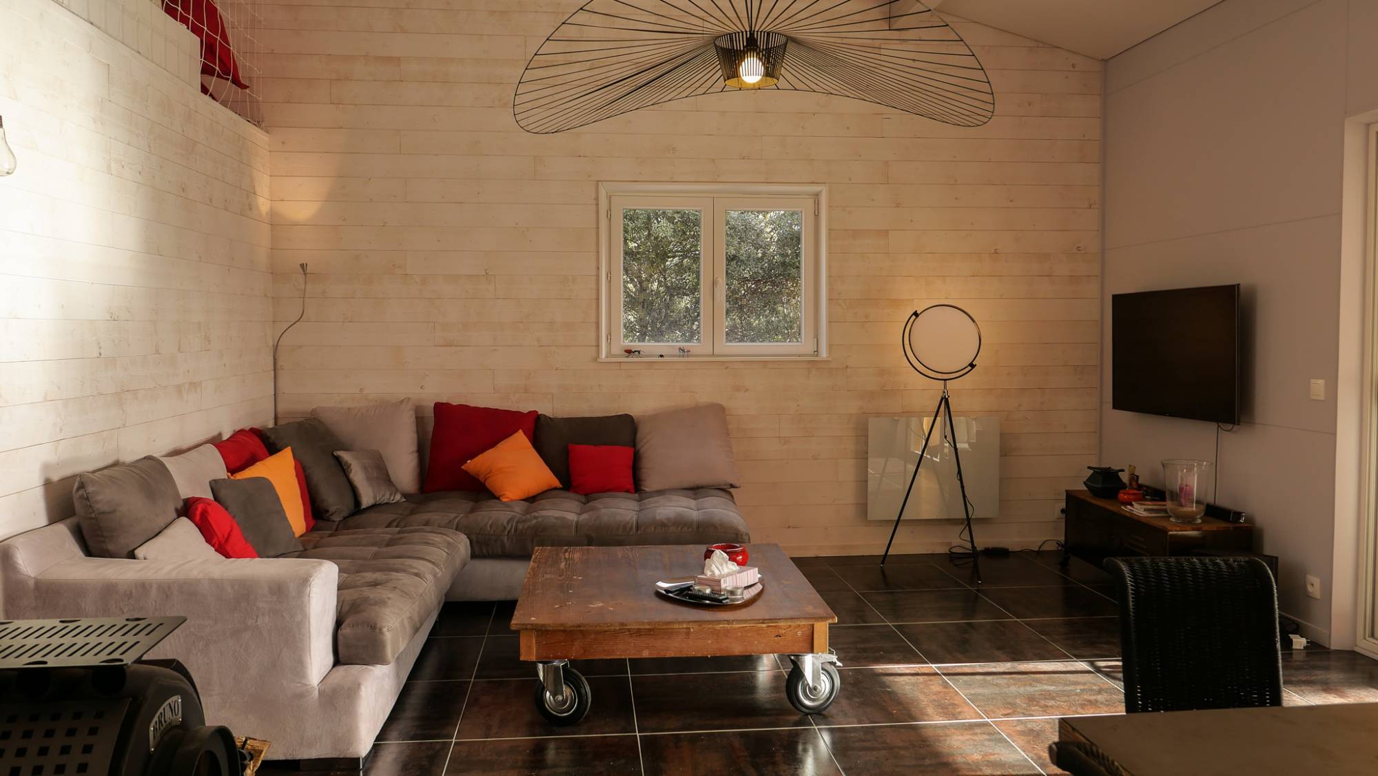 Une propriété à vendre sur St Restitut comprenant 2 villas mitoyennes et piscine   