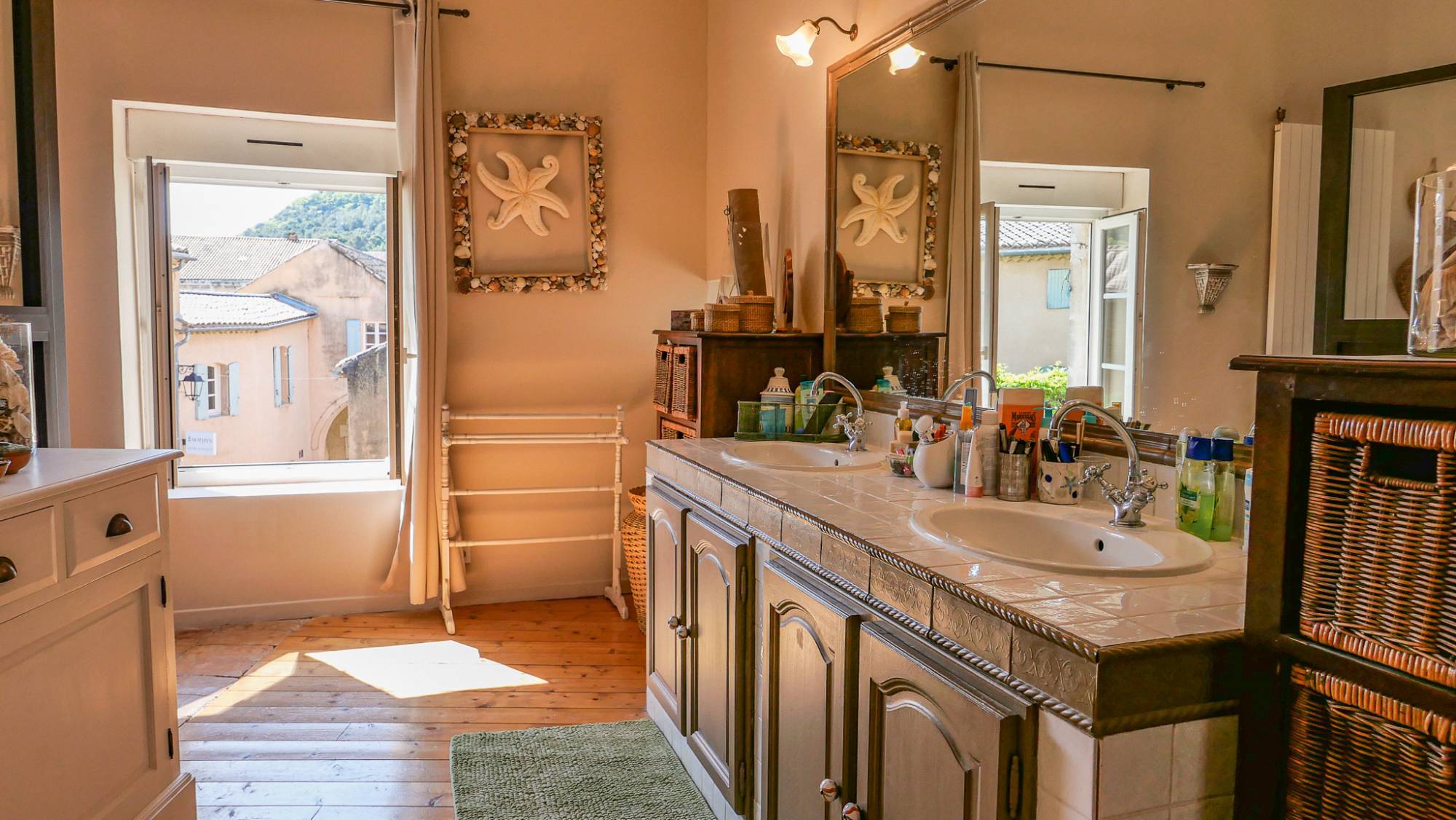 Exclusivité de vente à St Paul trois Châteaux , Maison de village avec terrasses 