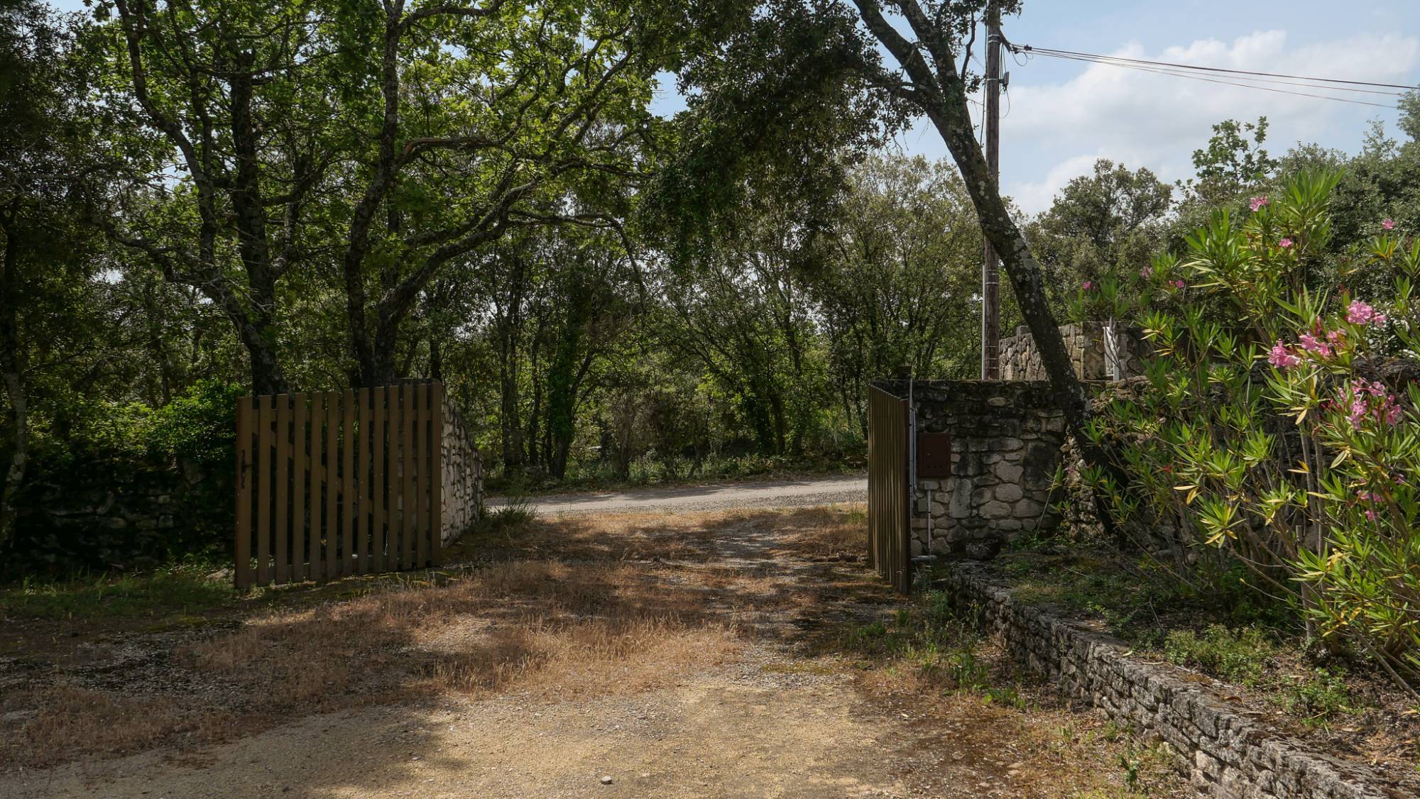 Villa de plain pied avec piscine, COMPROMIS SIGNÉ PAR NOS SOINS Saint Restitut  