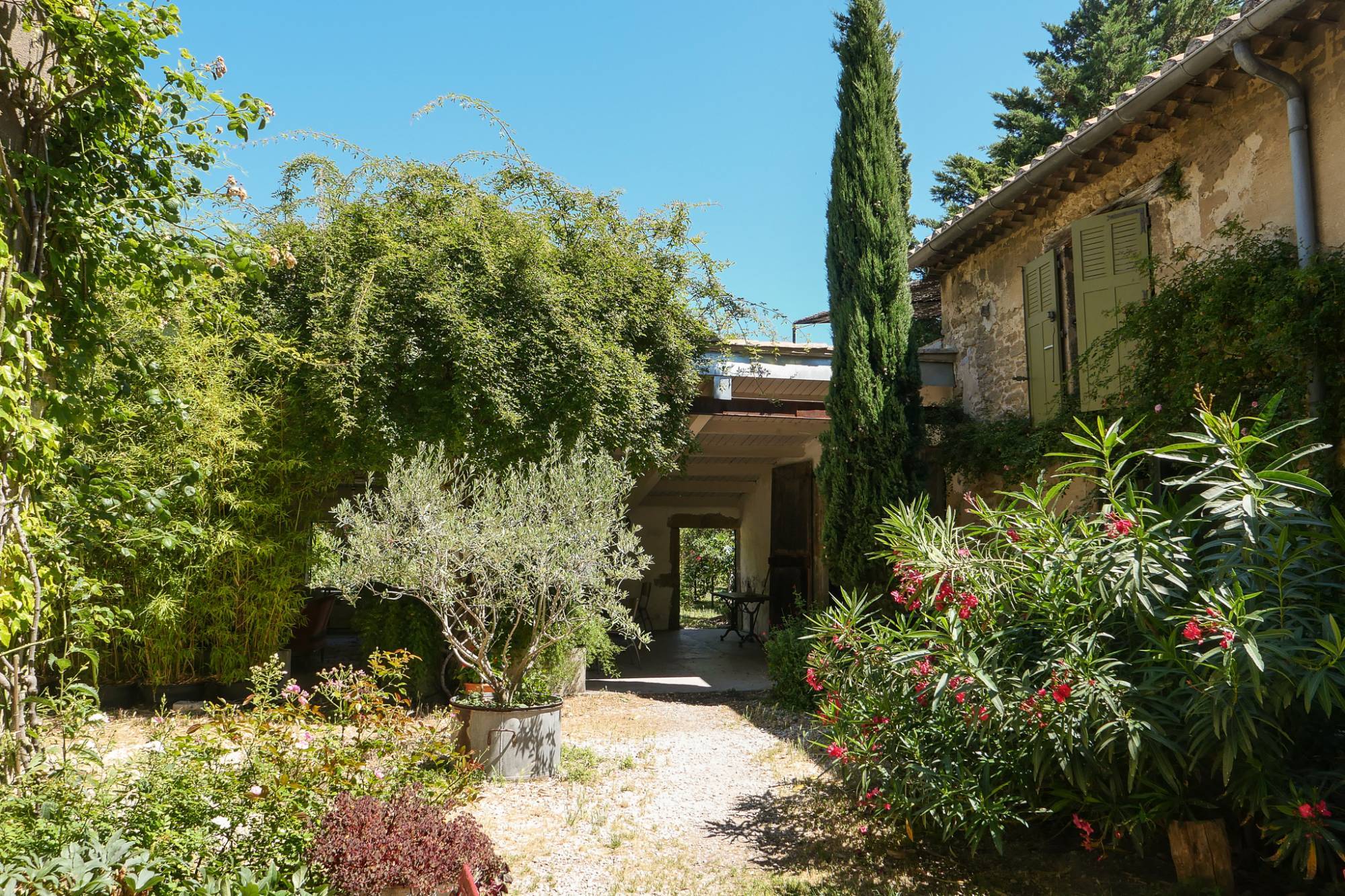 Au coeur d'un village du Haut  Vaucluse.....A vendre Hôtel particulier