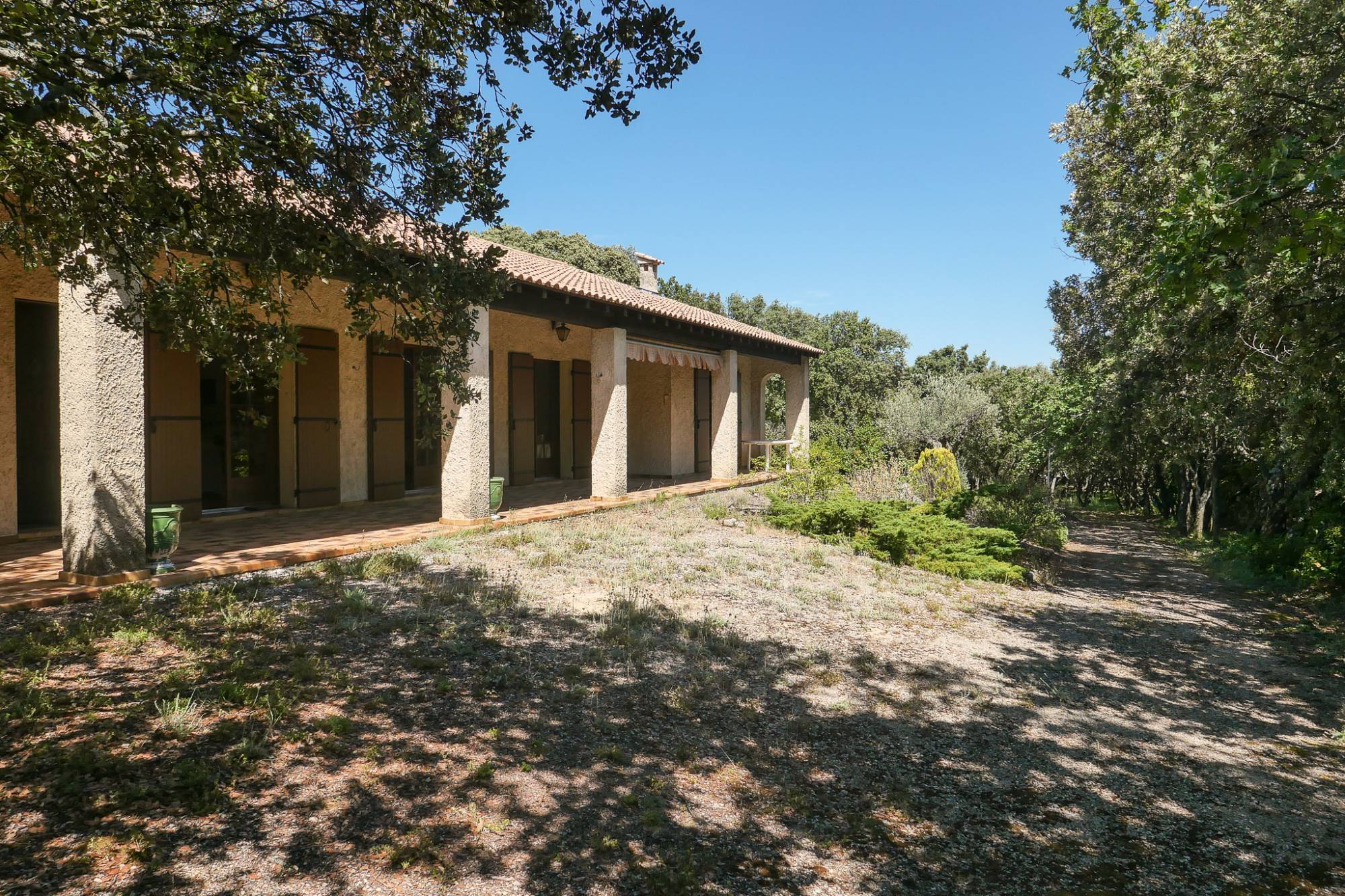 Villa de plain pied avec piscine, COMPROMIS SIGNÉ PAR NOS SOINS Saint Restitut  