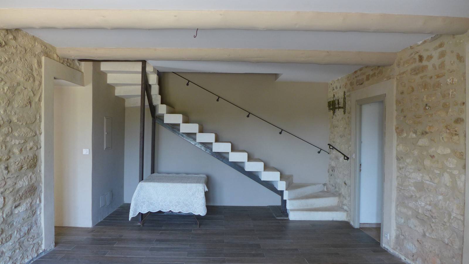 Mas  de caractère proche de Suze la Rousse  SOUS OFFRE