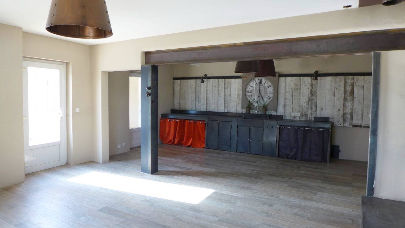 Mas  de caractère proche de Suze la Rousse  SOUS OFFRE