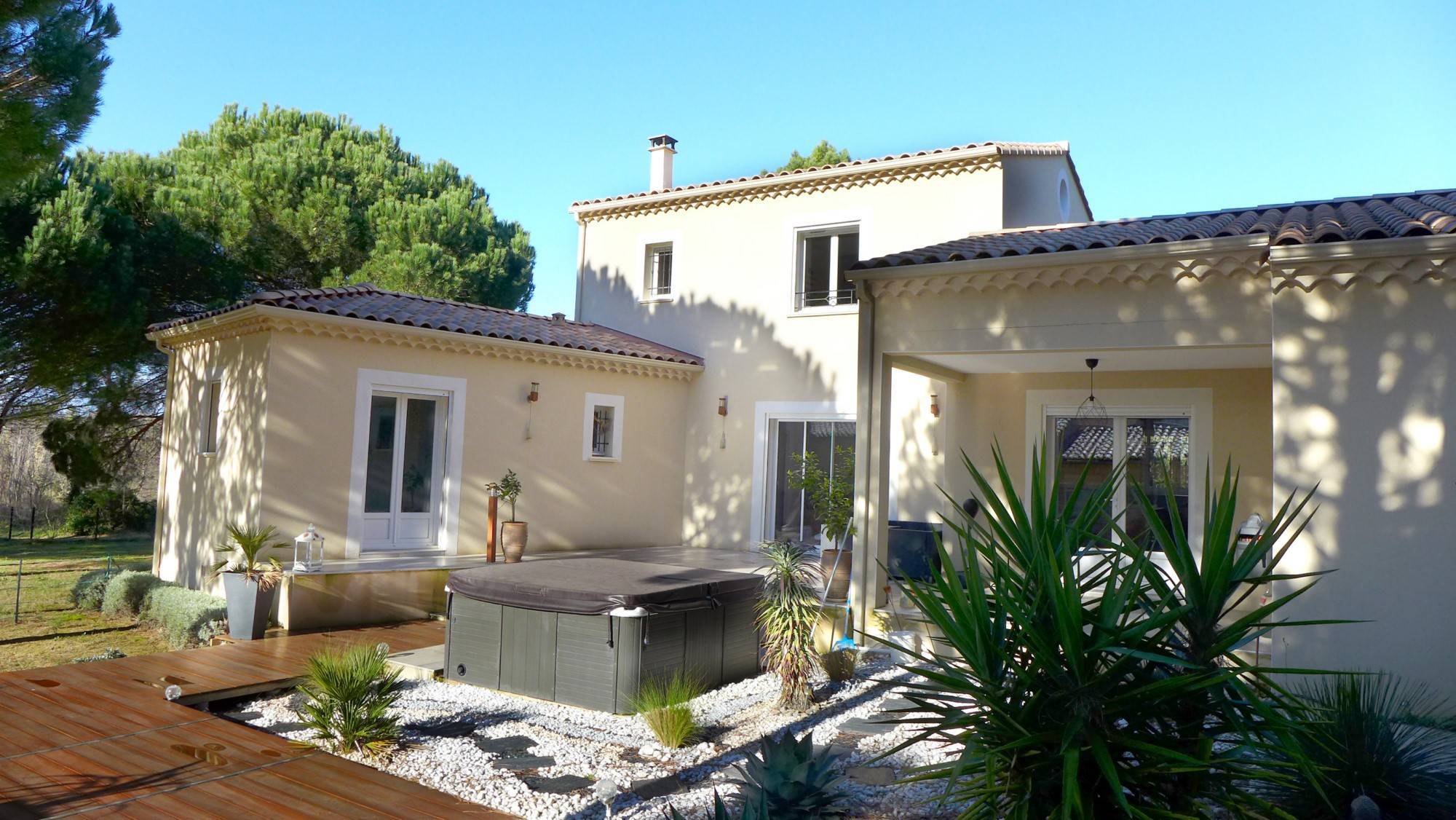 St Restitut, belle villa de 2014, terrain de 1556m², 4 ch. garage, VENDUE