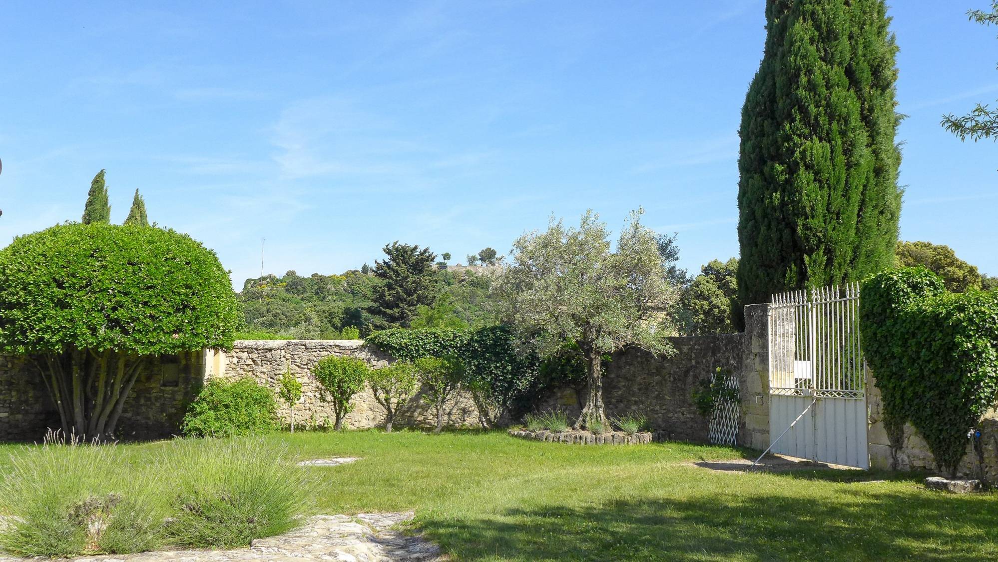 Mas de village avec  charme et caractère , terrain spacieux  piscine, Drôme Provençale
