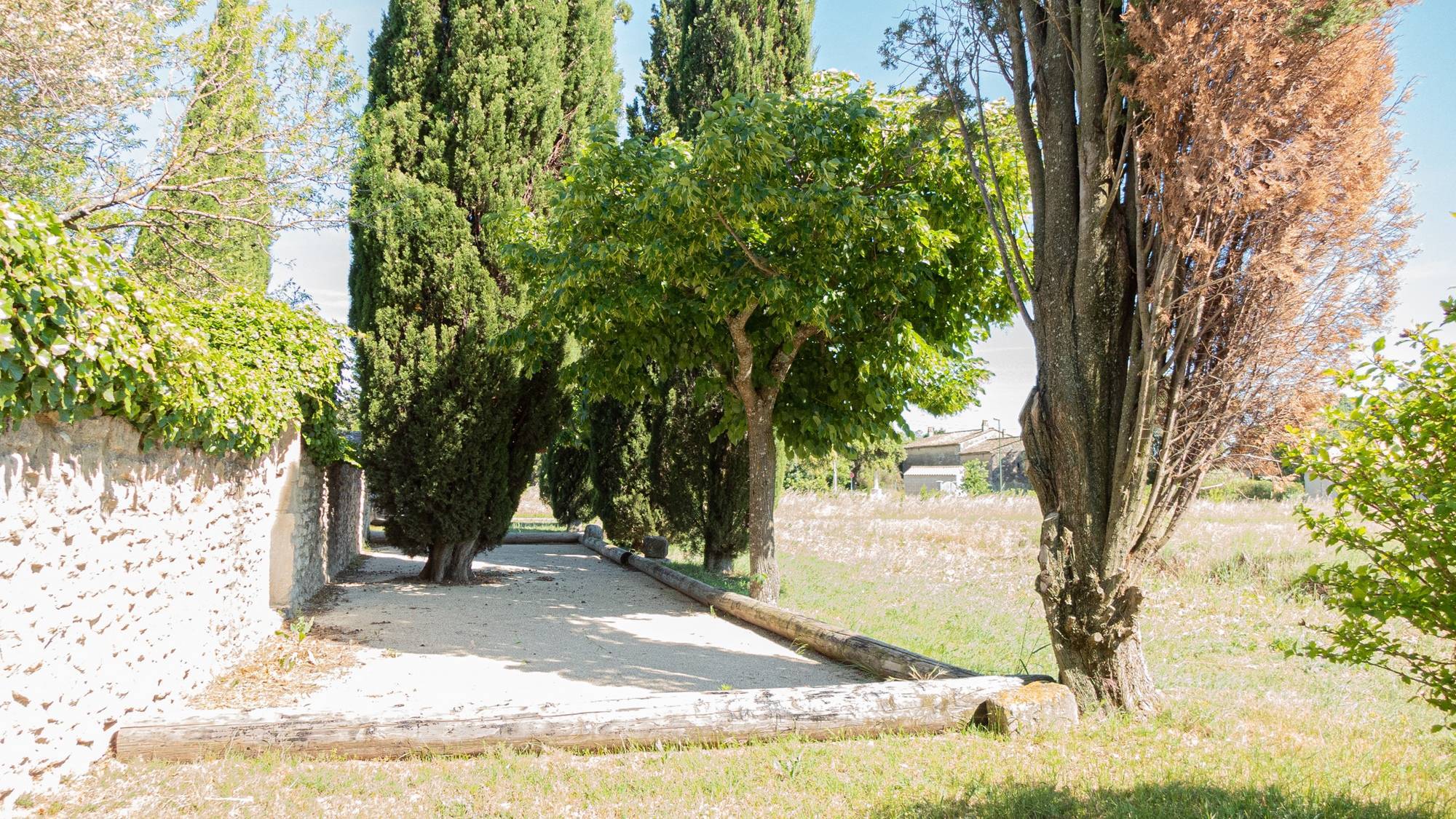 Mas provencal +terrain de pétanque 