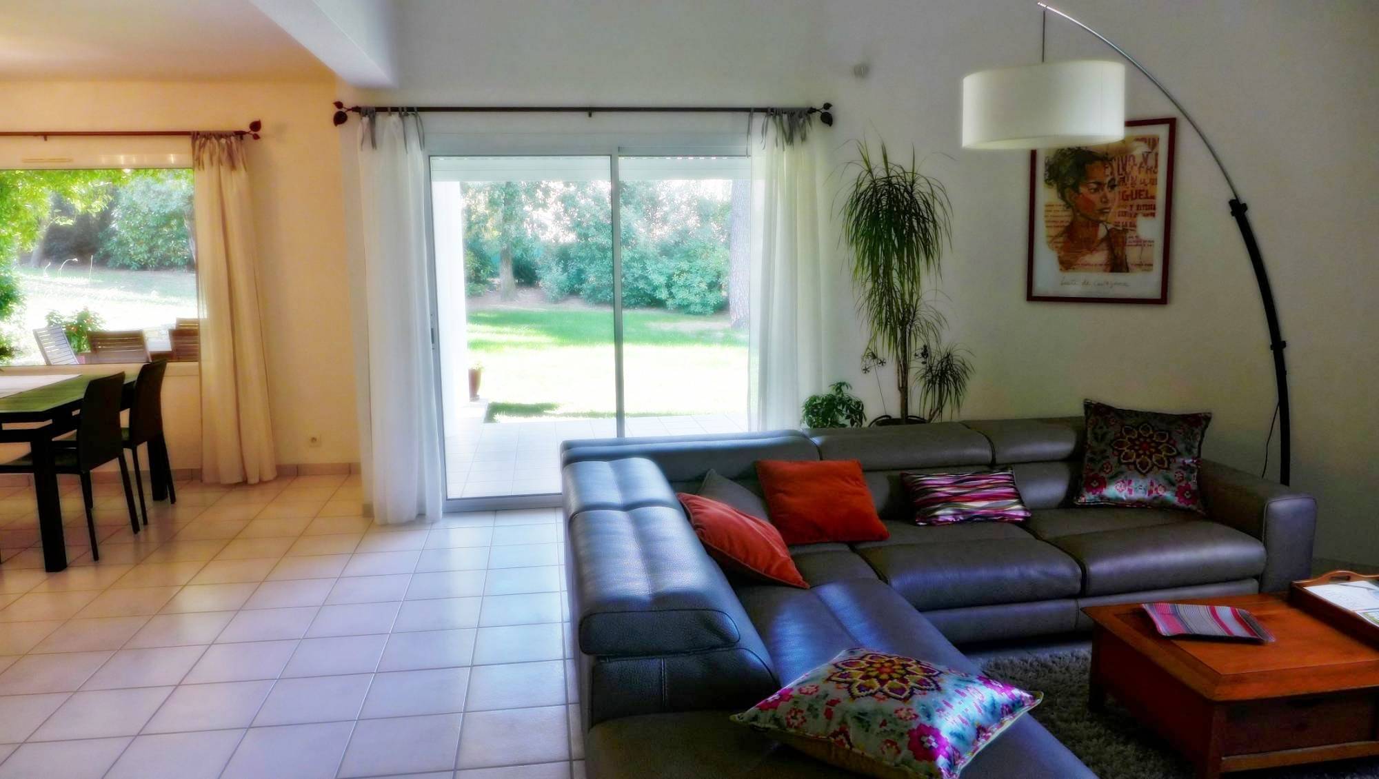 Villa récente à Vendre à St Restitut, vendue par l'agence