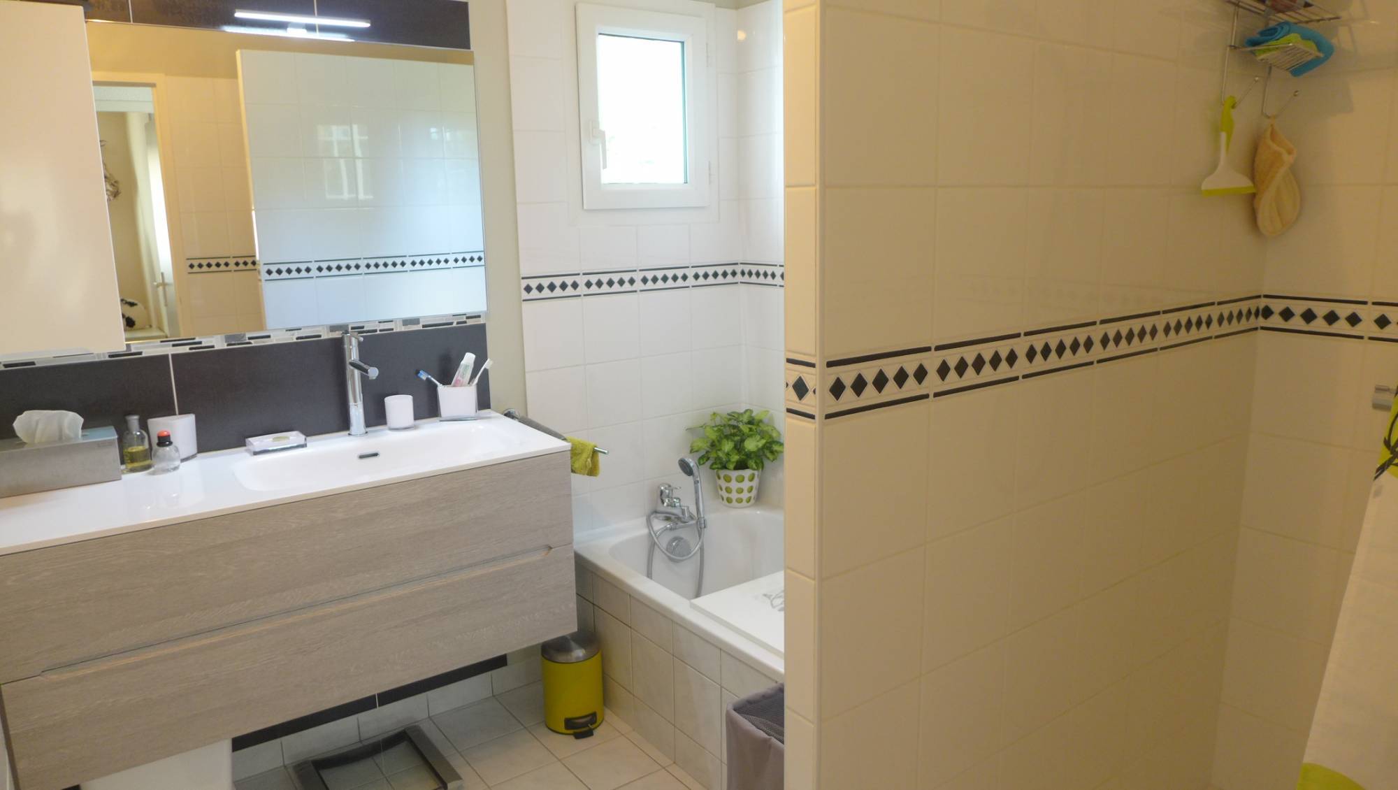 Villa récente à Vendre à St Restitut, vendue par l'agence