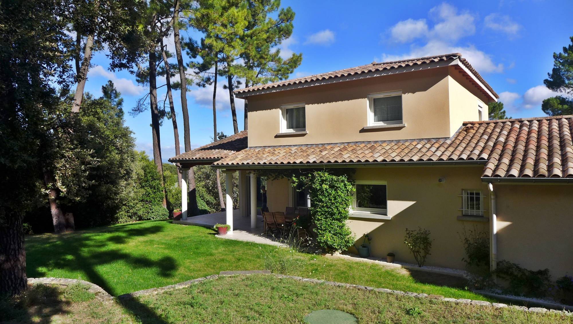 Villa récente à vendre sur St Restitut  avec piscine