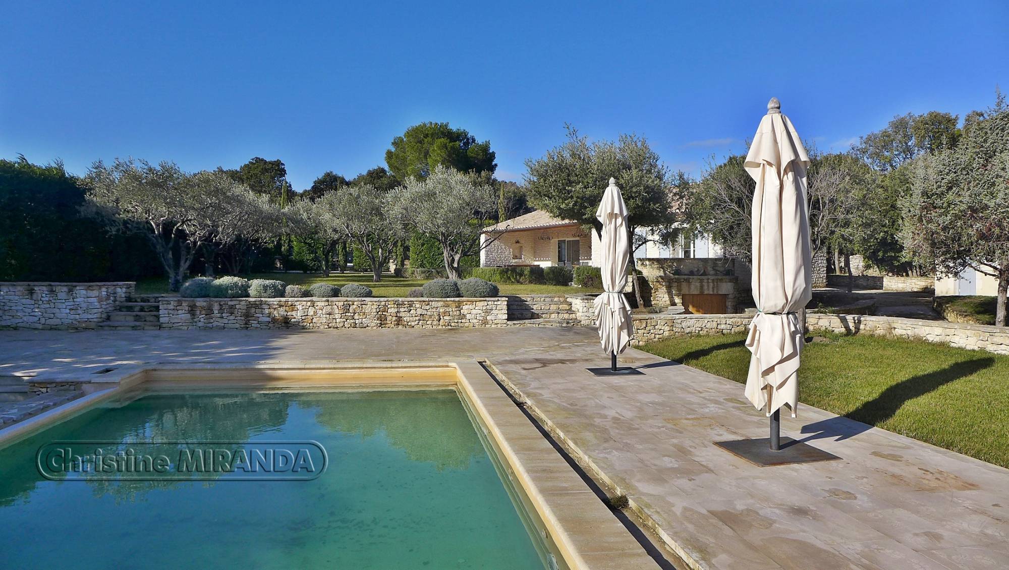 Un cadre de rêve pour cette maison à   St Restitut 