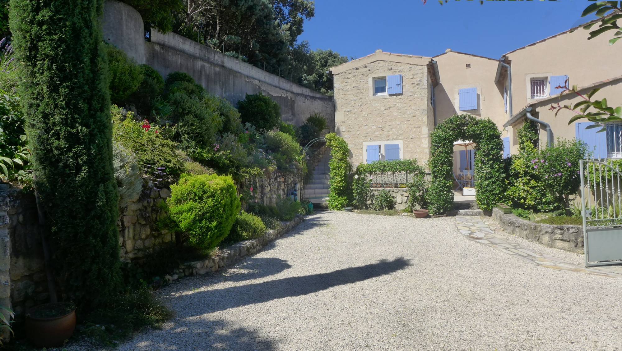 Maison à vendre  au centre du village de St Paul trois Chateaux 