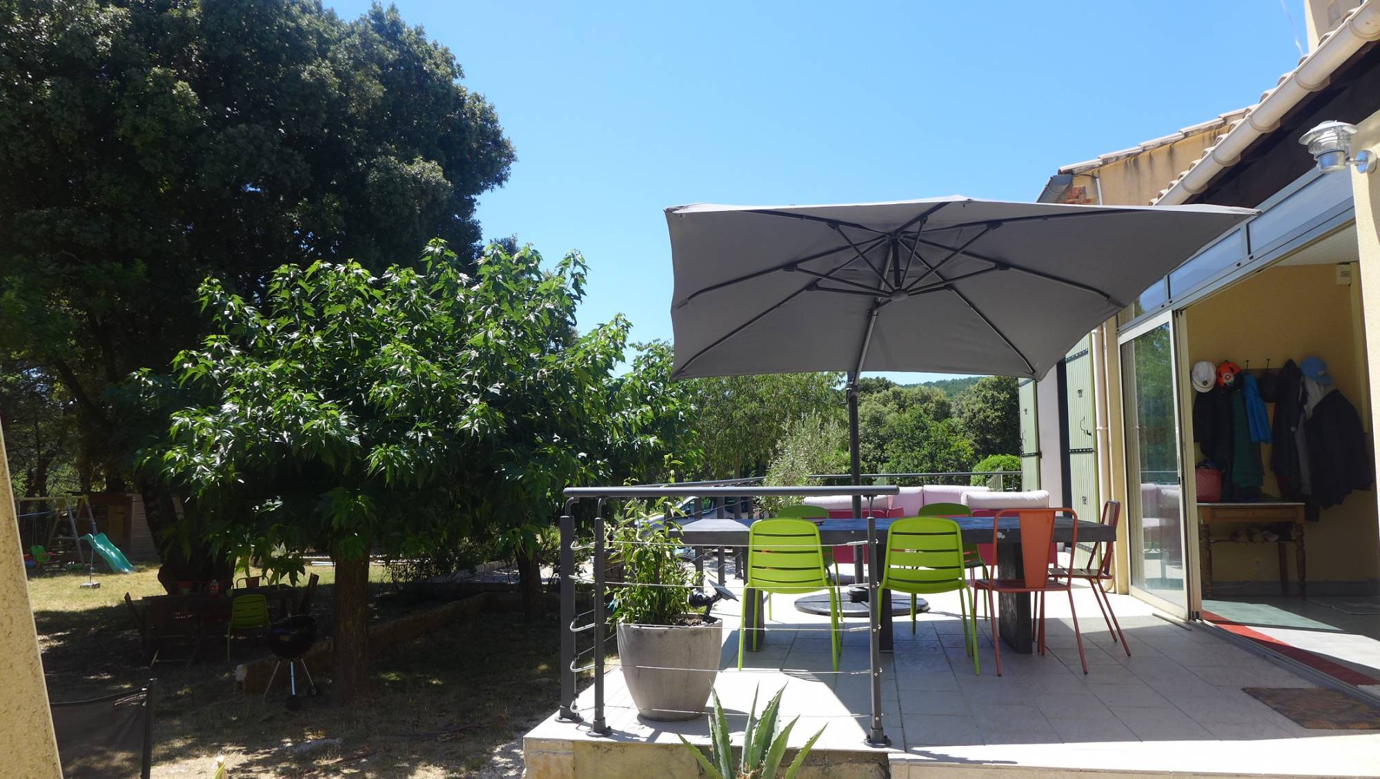 terrasse avec vue sur le jardin