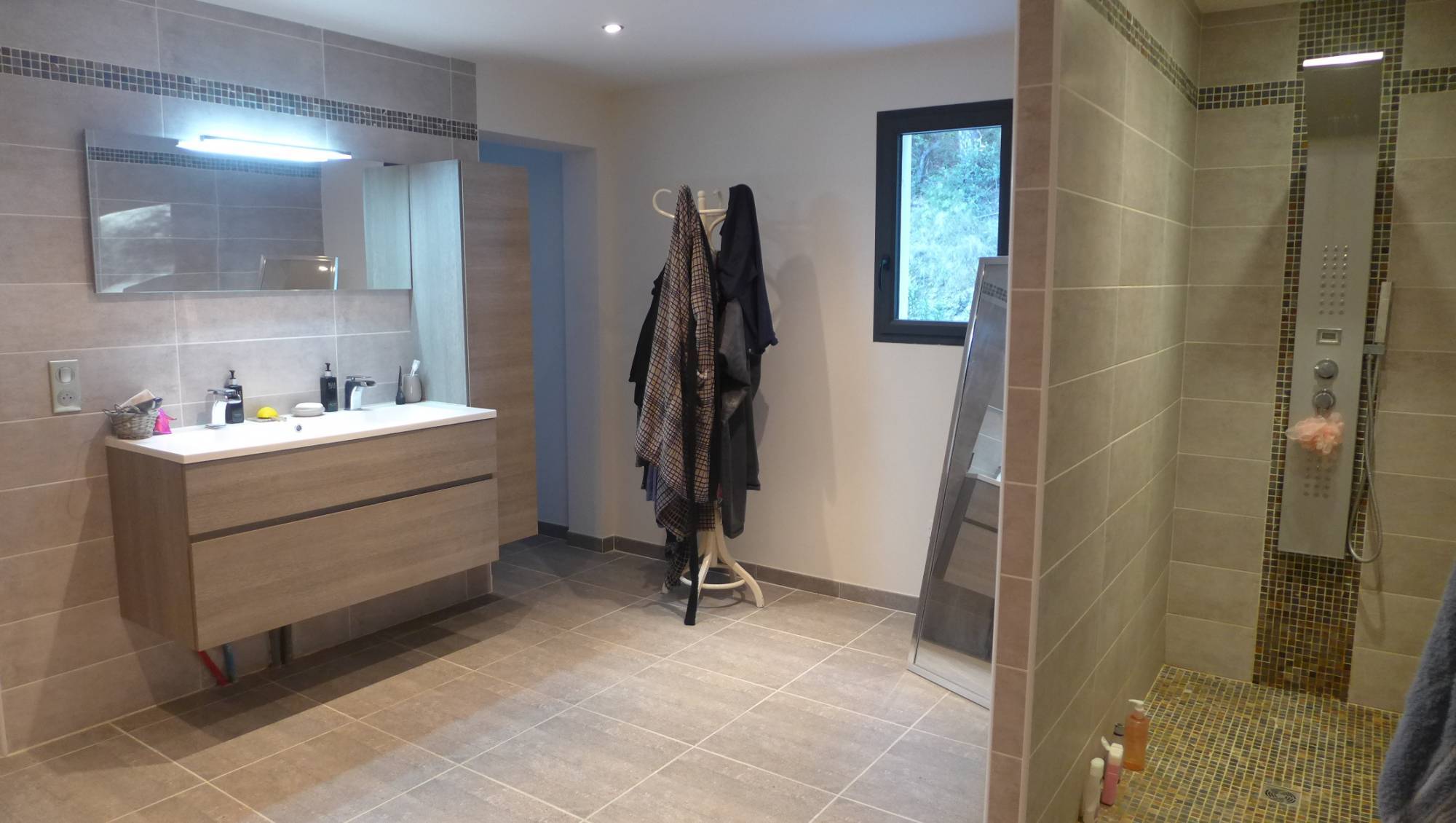 Villa contemporaine proche charmant village de la Drôme Provençale