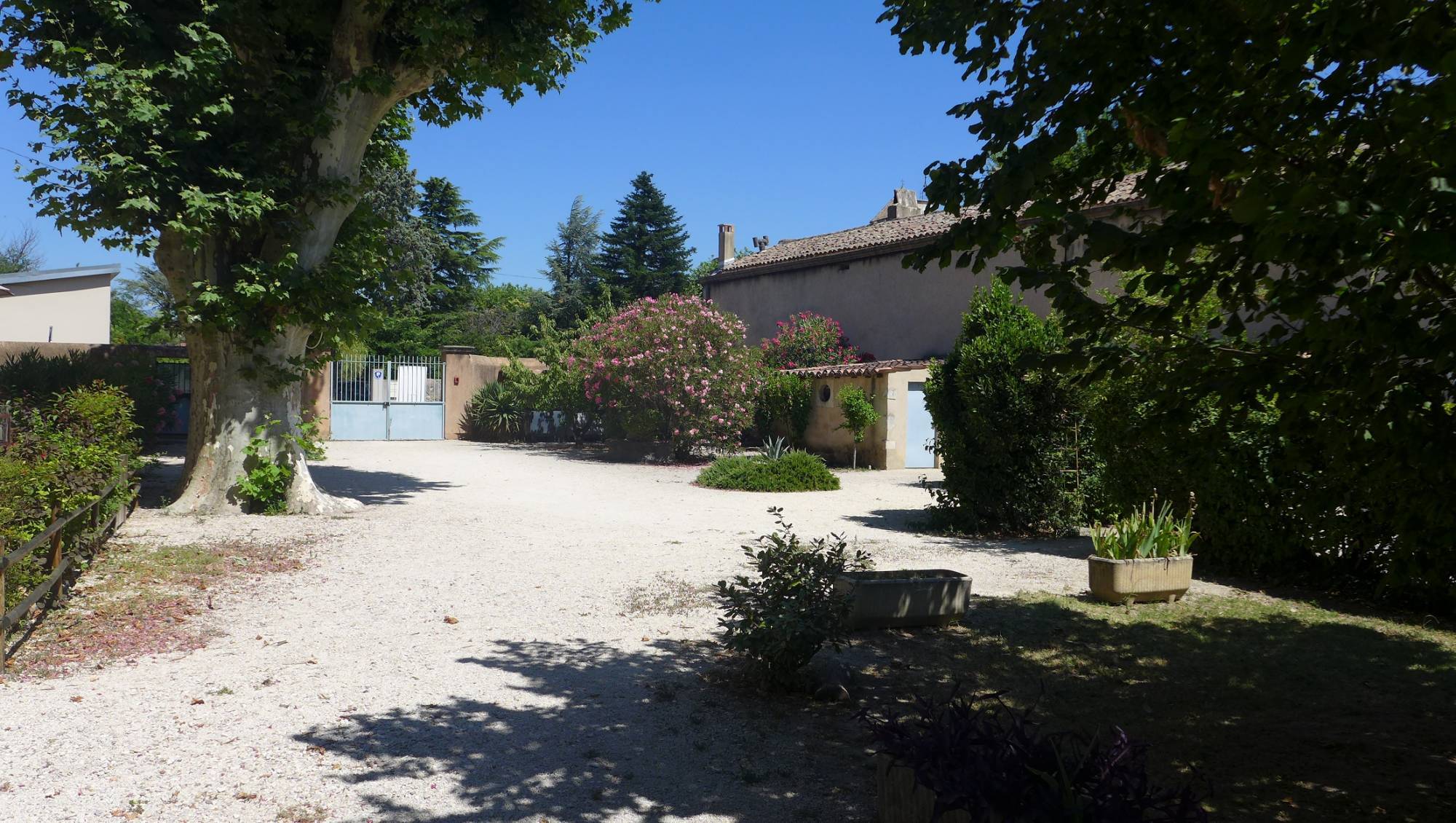 Appartement  à vendre , St Paul trois Châteaux  -résidence avec piscine et parking  SOUS COMPROMIS