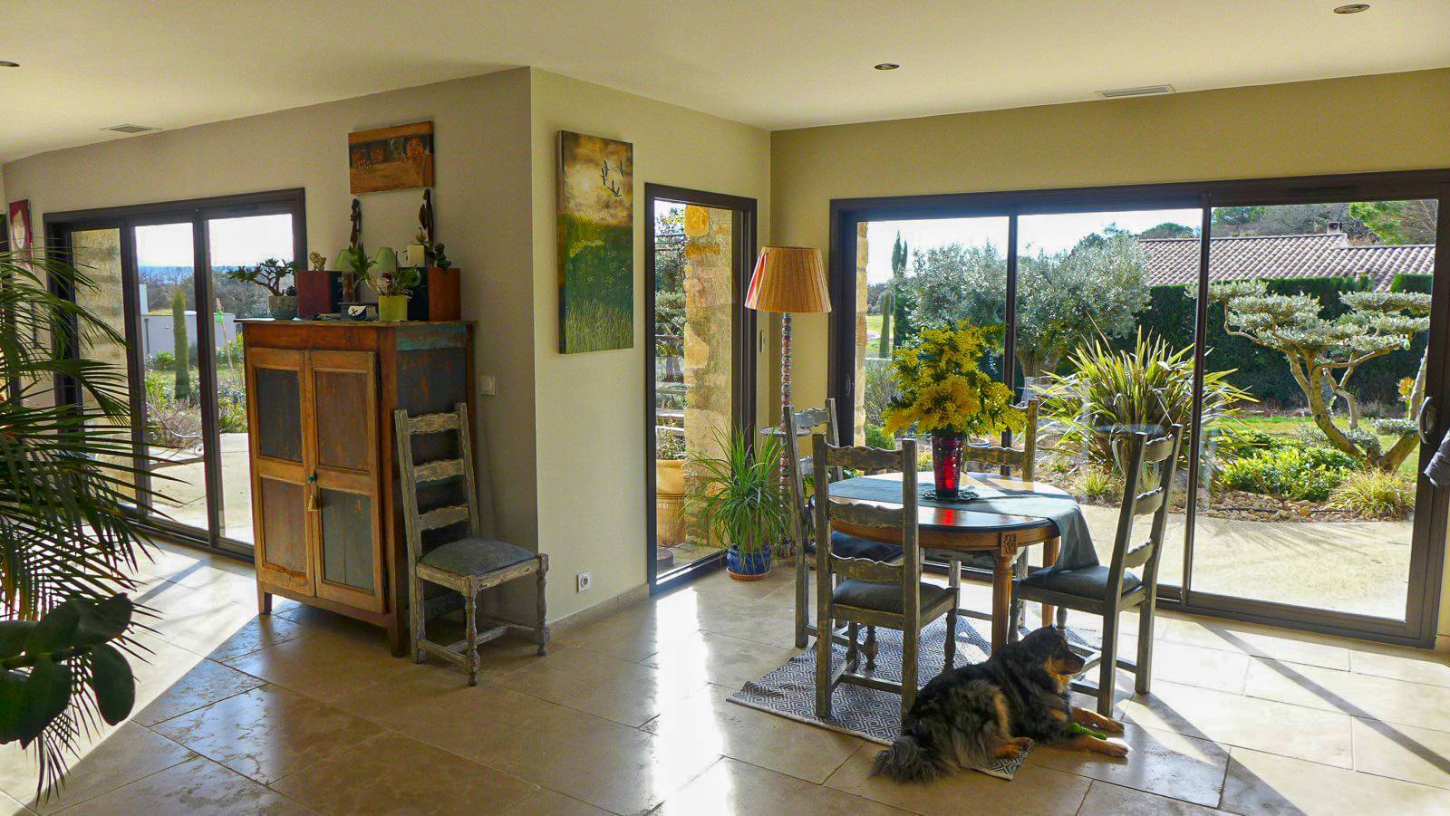 Suze la Rousse, Villa à vendre  en pierres apparentes , jardin, piscine COMPROMIS EN COURS