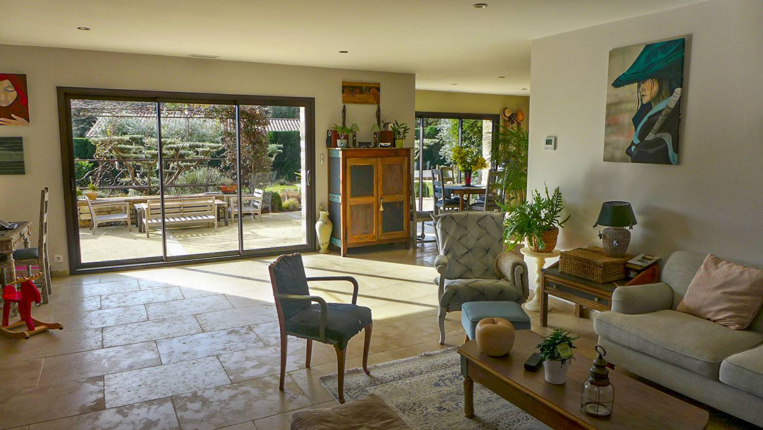 Suze la Rousse, Maison en pierres apparentes, jardin, piscine