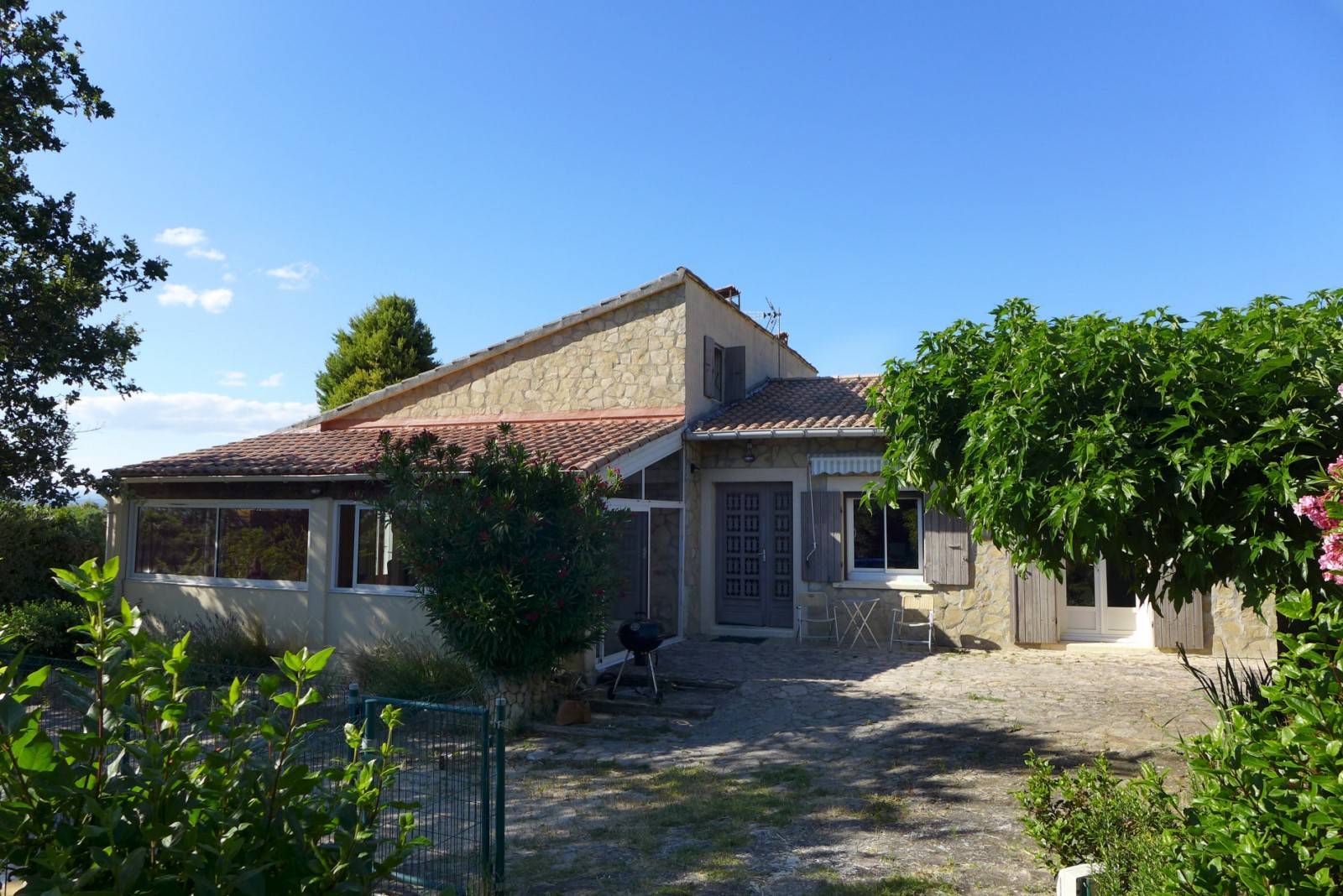  A vendre, La Garde Adhémar, villa avec 4 chambres, terrain, piscine et garage 