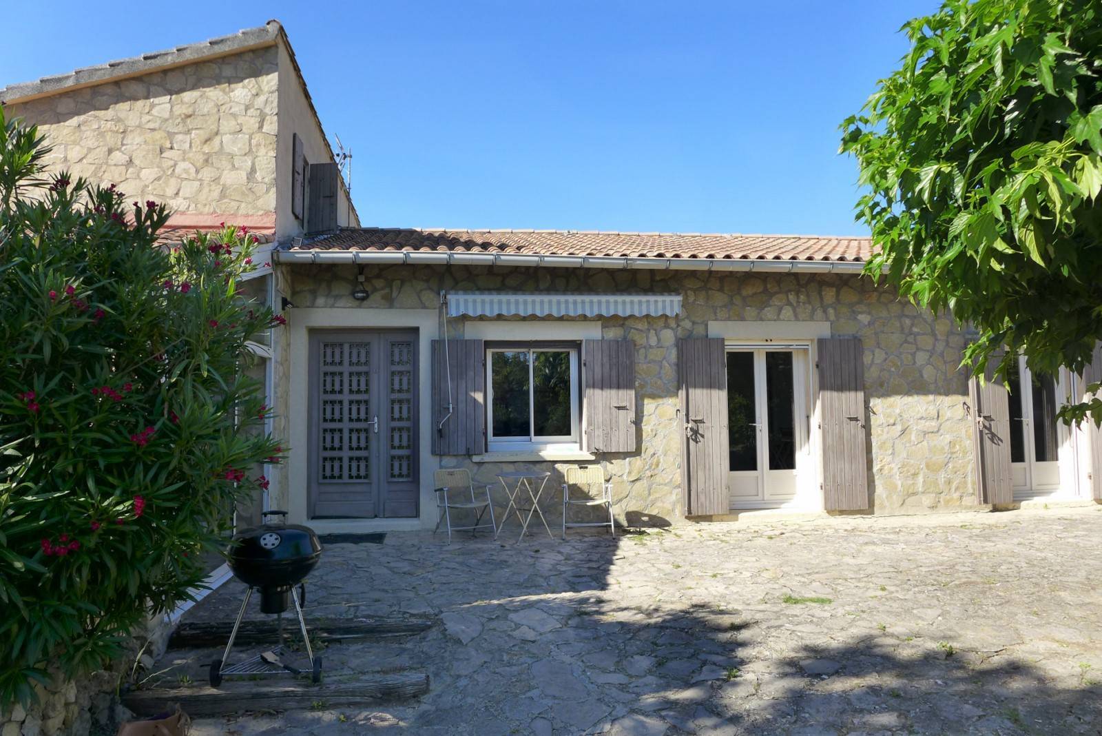  A vendre, La Garde Adhémar, villa avec 4 chambres, terrain, piscine et garage 