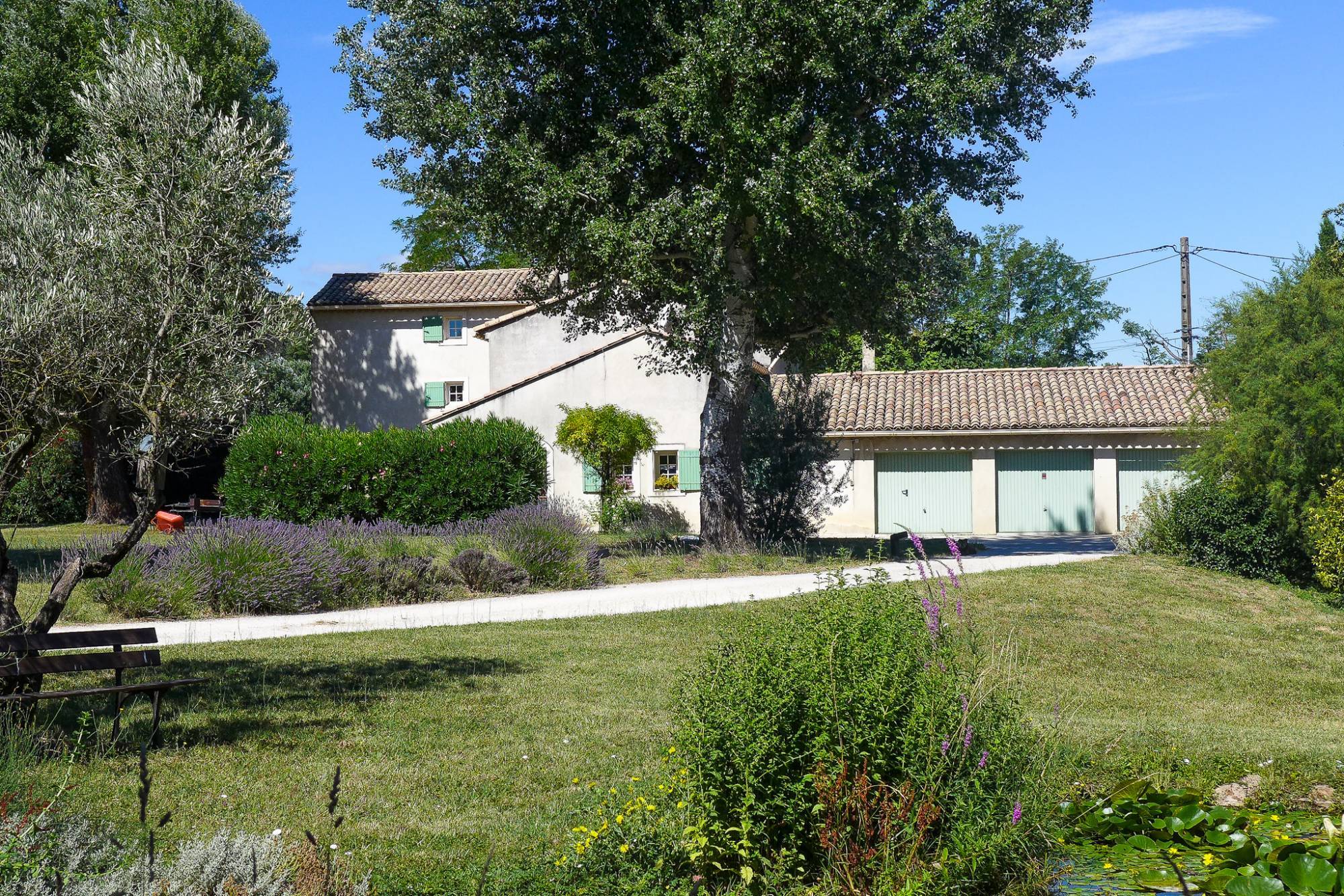 A vendre dans le secteur du Haut Vaucluse, superbe propriété  COMPROMIS DE VENTE