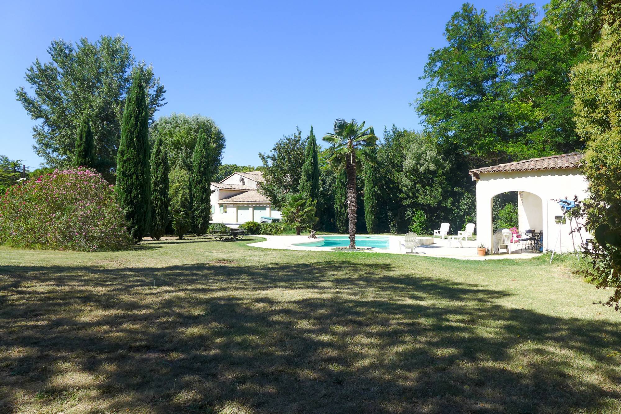 A vendre dans le secteur du Haut Vaucluse, superbe propriété  COMPROMIS DE VENTE