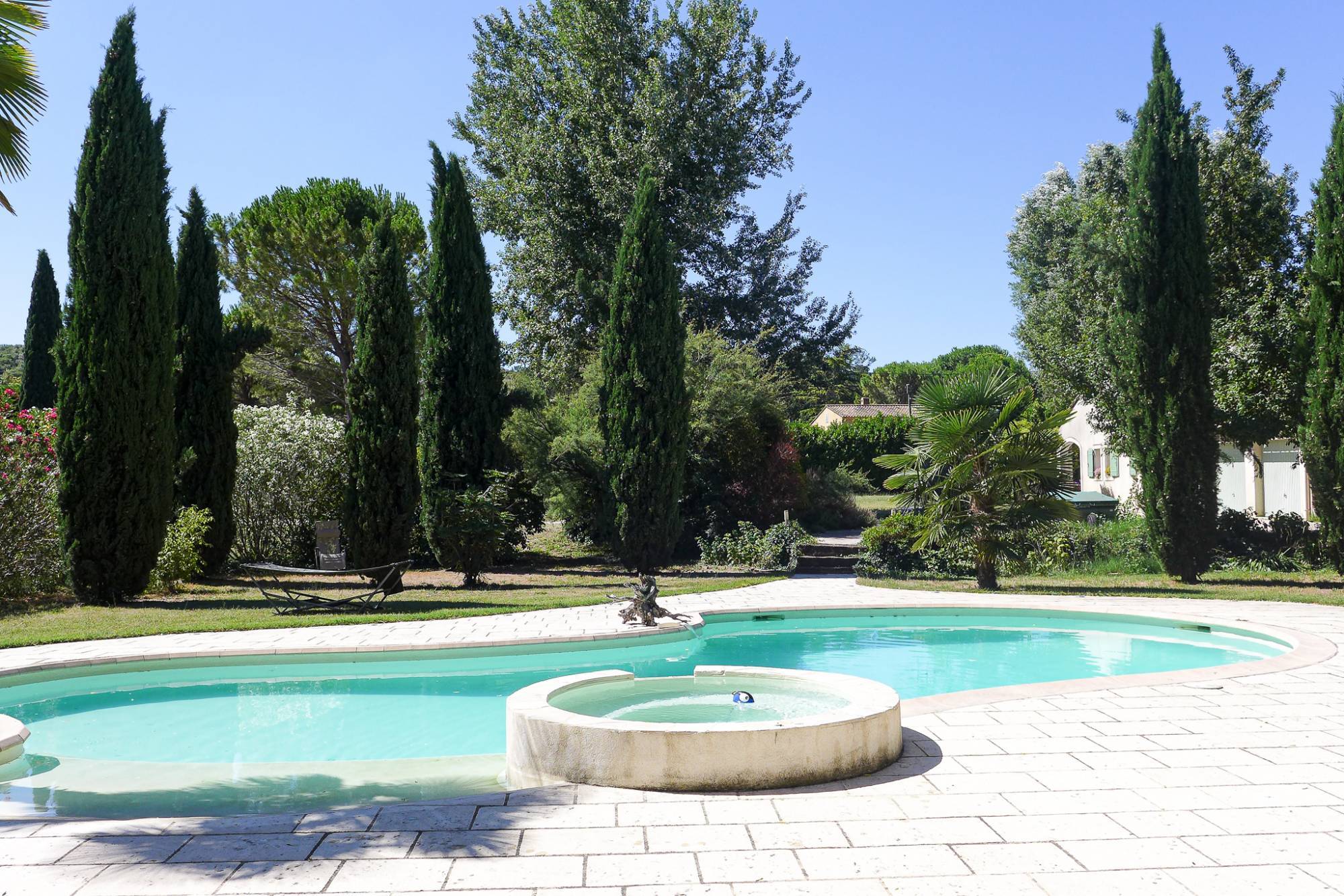 A vendre dans le secteur du Haut Vaucluse, superbe propriété  COMPROMIS DE VENTE