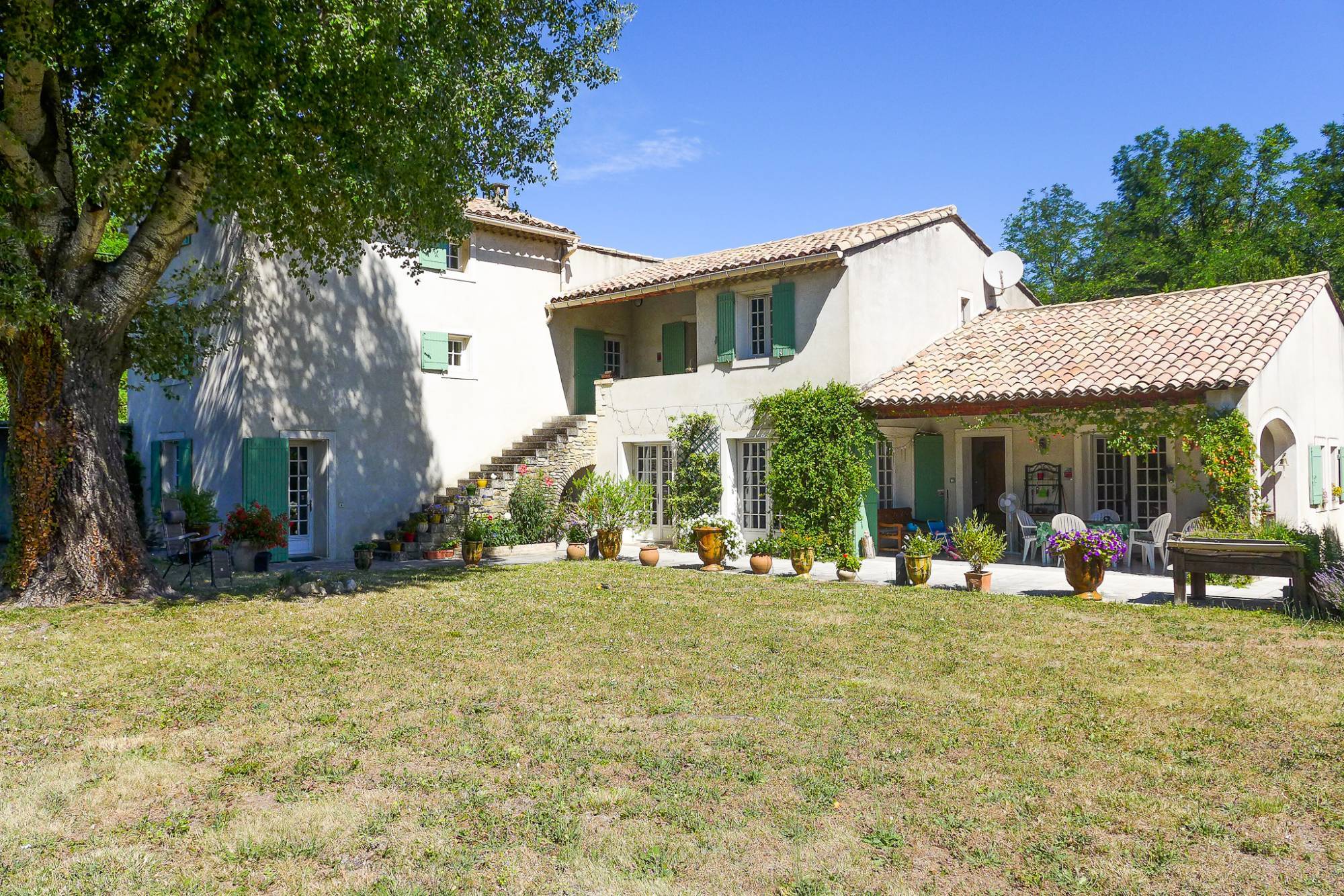 A vendre dans le secteur du Haut Vaucluse, superbe propriété  COMPROMIS DE VENTE
