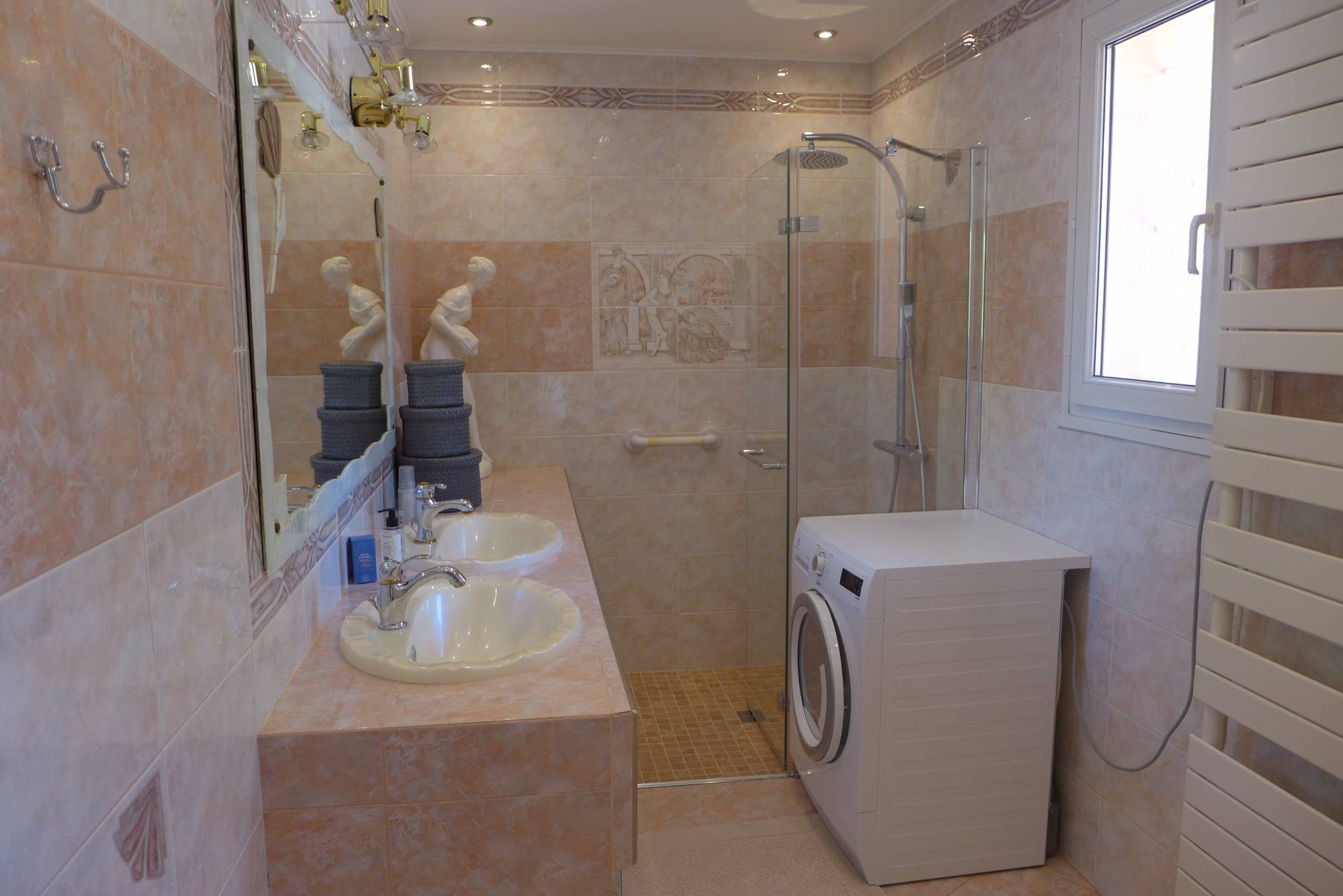 COMPROMIS SIGNE, maison de ville à 2 pas du centre de Bollène, 3 ch. 