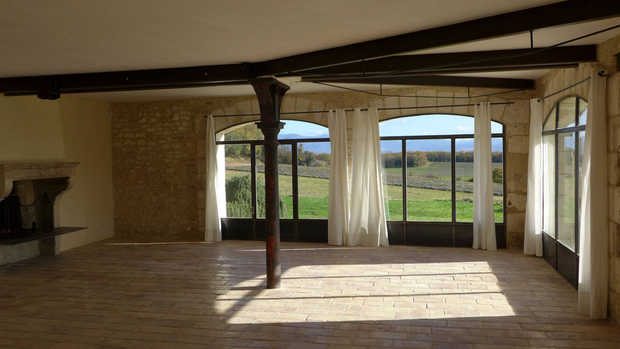 Une vaste pièce de vie,  une vue époustouflante 