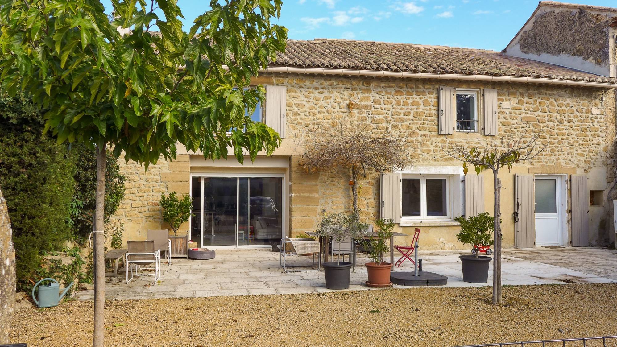 Maison de village à vendre suze la rousse avec piscine 