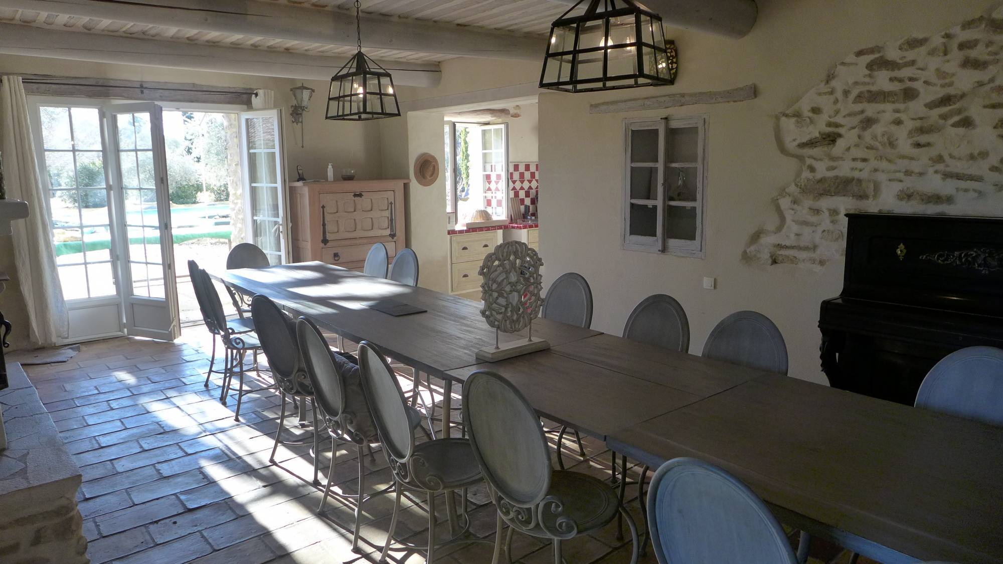 Mas Provencal avec piscine vendu par l'agence Christine Miranda à Uchaux