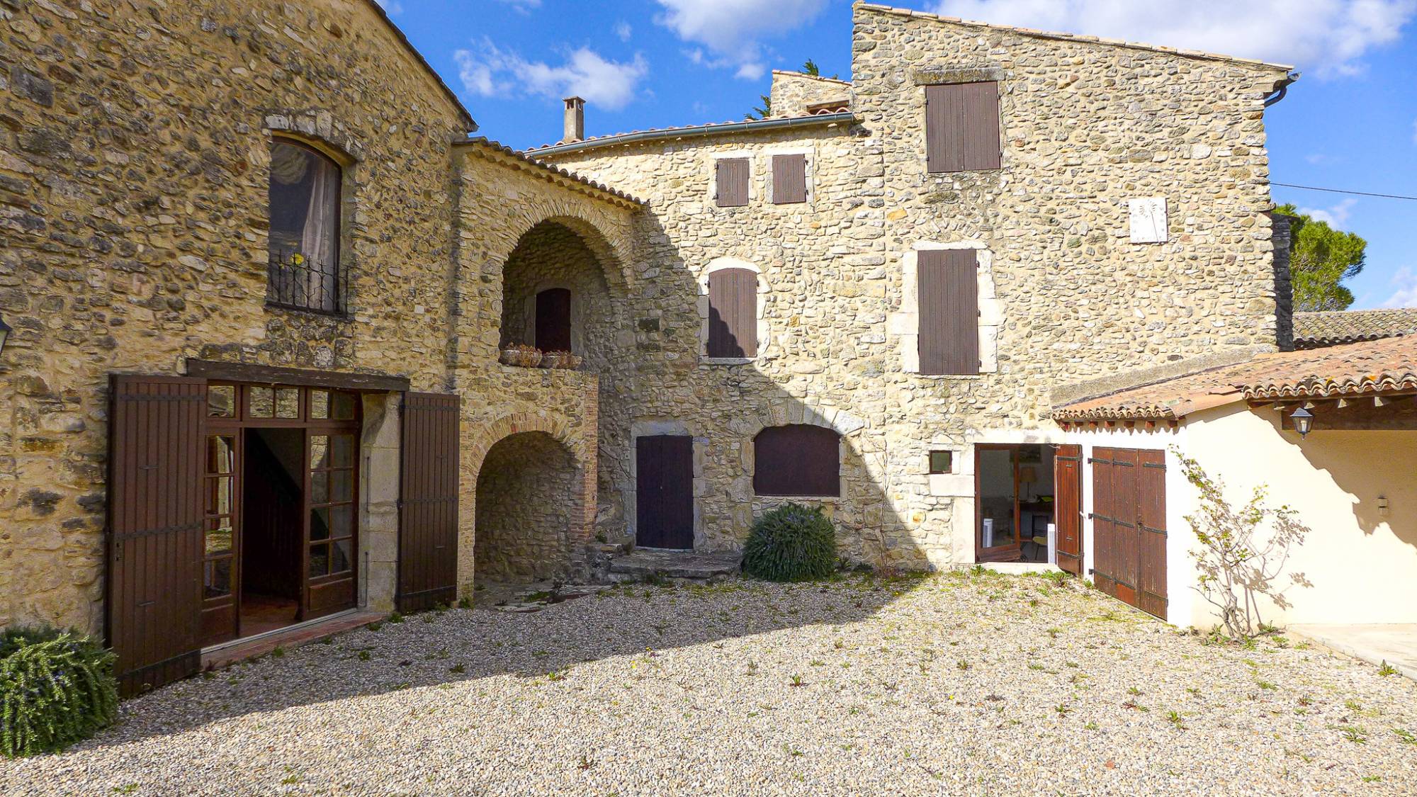 Aux portes de la Provence, proche Montélimar ensemble de 2 maisons  en pierres