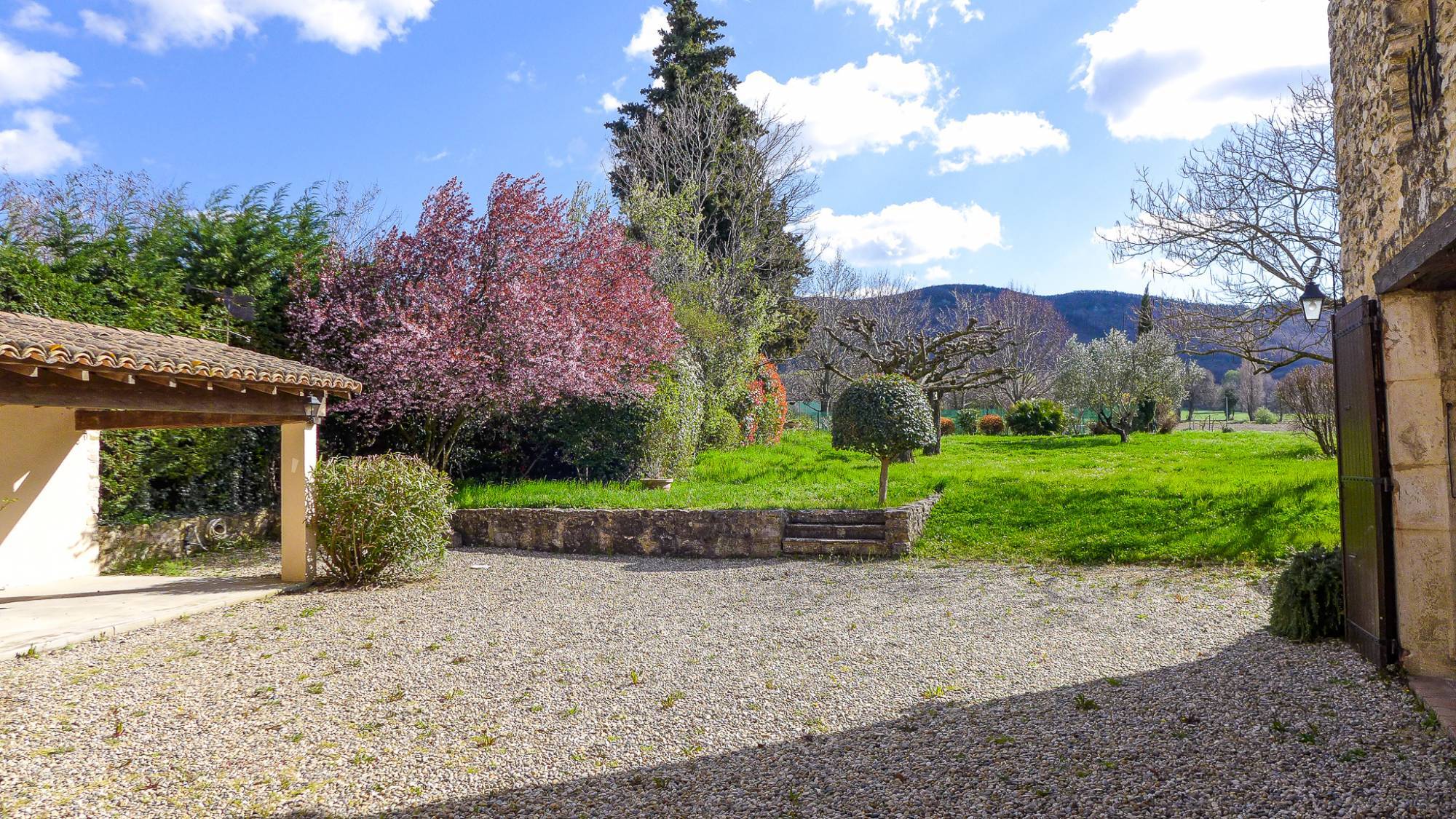 Aux portes de la Provence, proche Montélimar ensemble de 2 maisons  en pierres