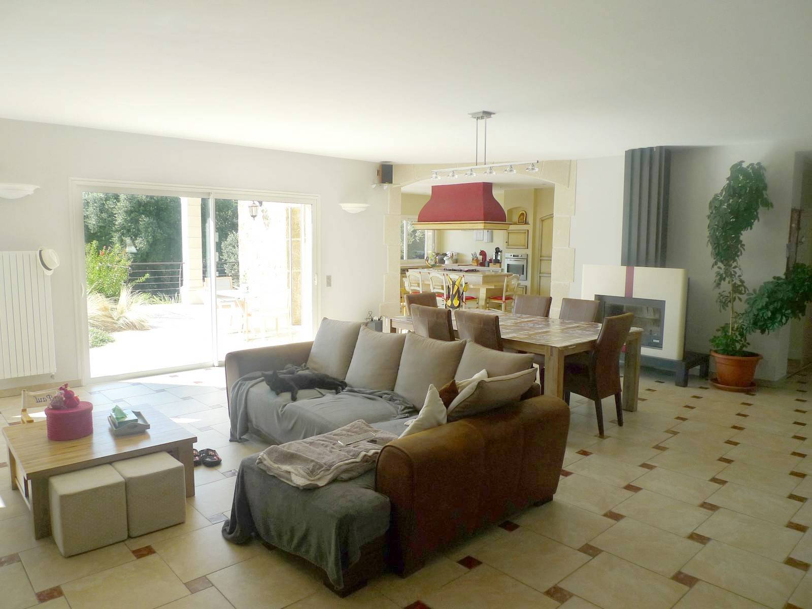 Réalisation de 2011, beaux volumes, belles prestations....