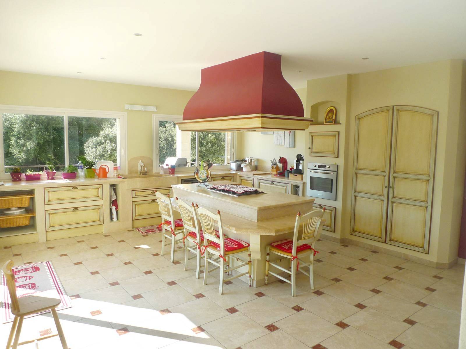 Réalisation de 2011, beaux volumes, belles prestations....