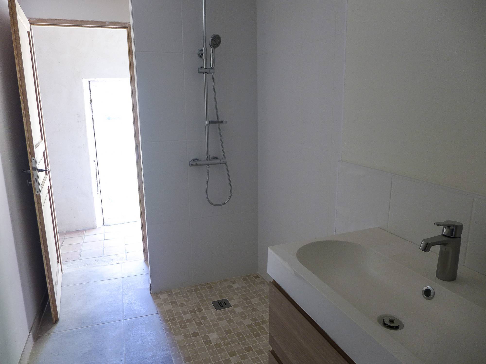 A vendre, votre résidence de vacances au milieu des lavandes 