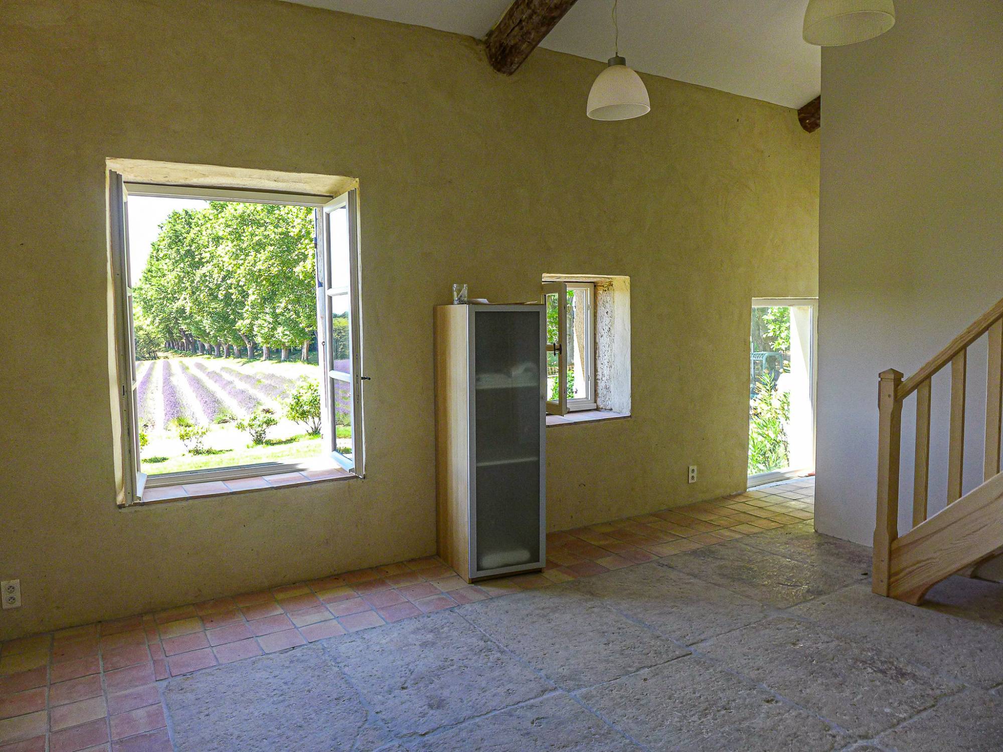 A vendre, votre résidence de vacances au milieu des lavandes 