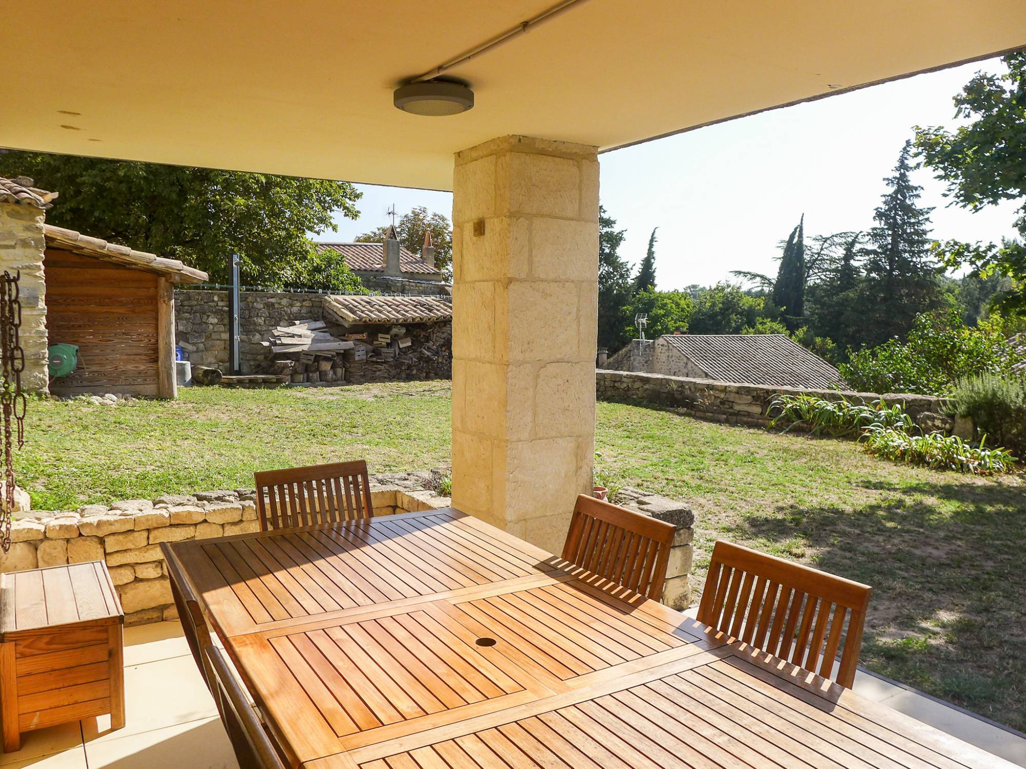 EXCLUSIVITÉ, maison de village restaurée, 3 ch. jardin VENDUE PAR NOS SOINS St Restitut  