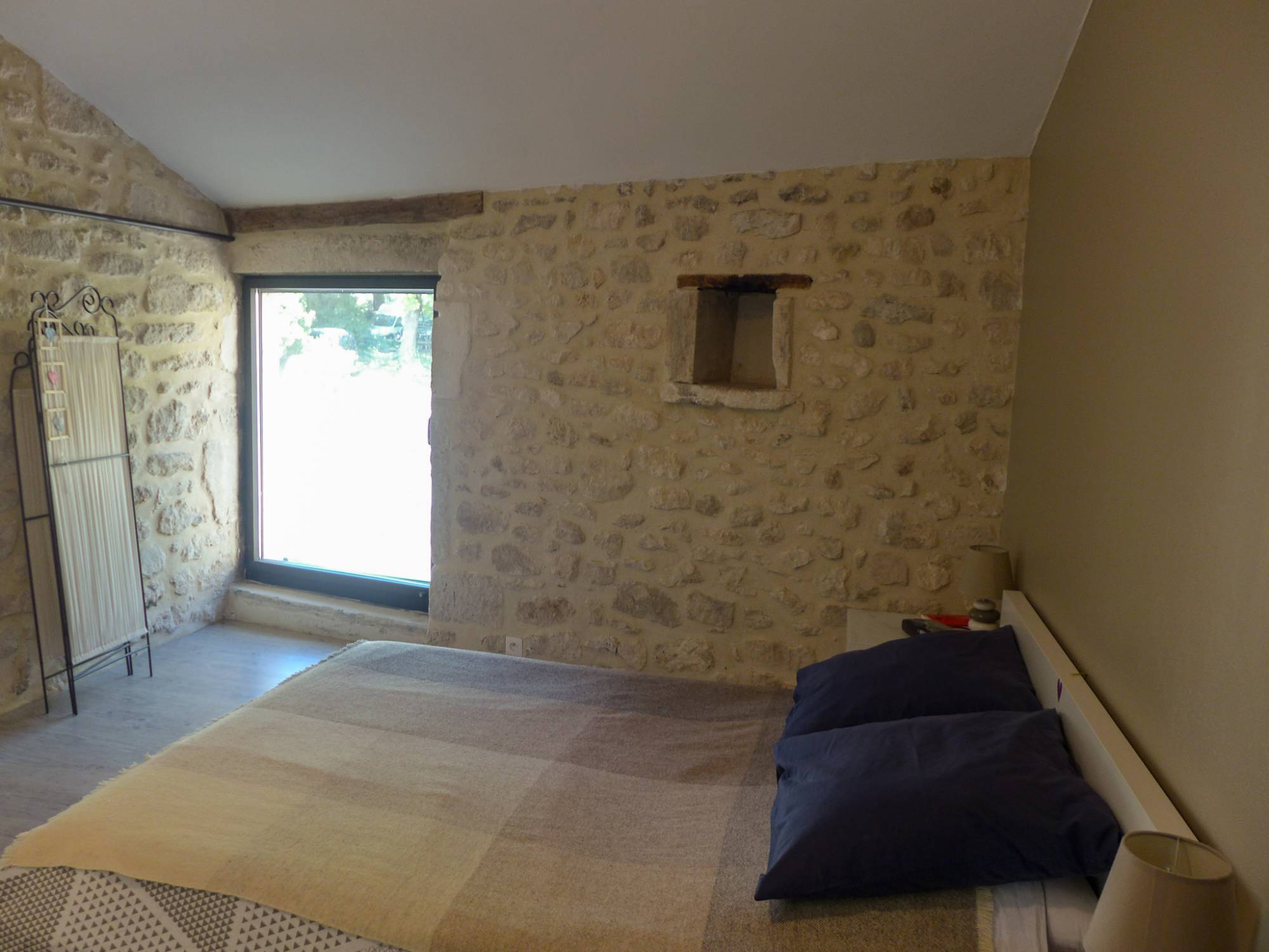 EXCLUSIVITÉ, maison de village restaurée, 3 ch. jardin VENDUE PAR NOS SOINS St Restitut  