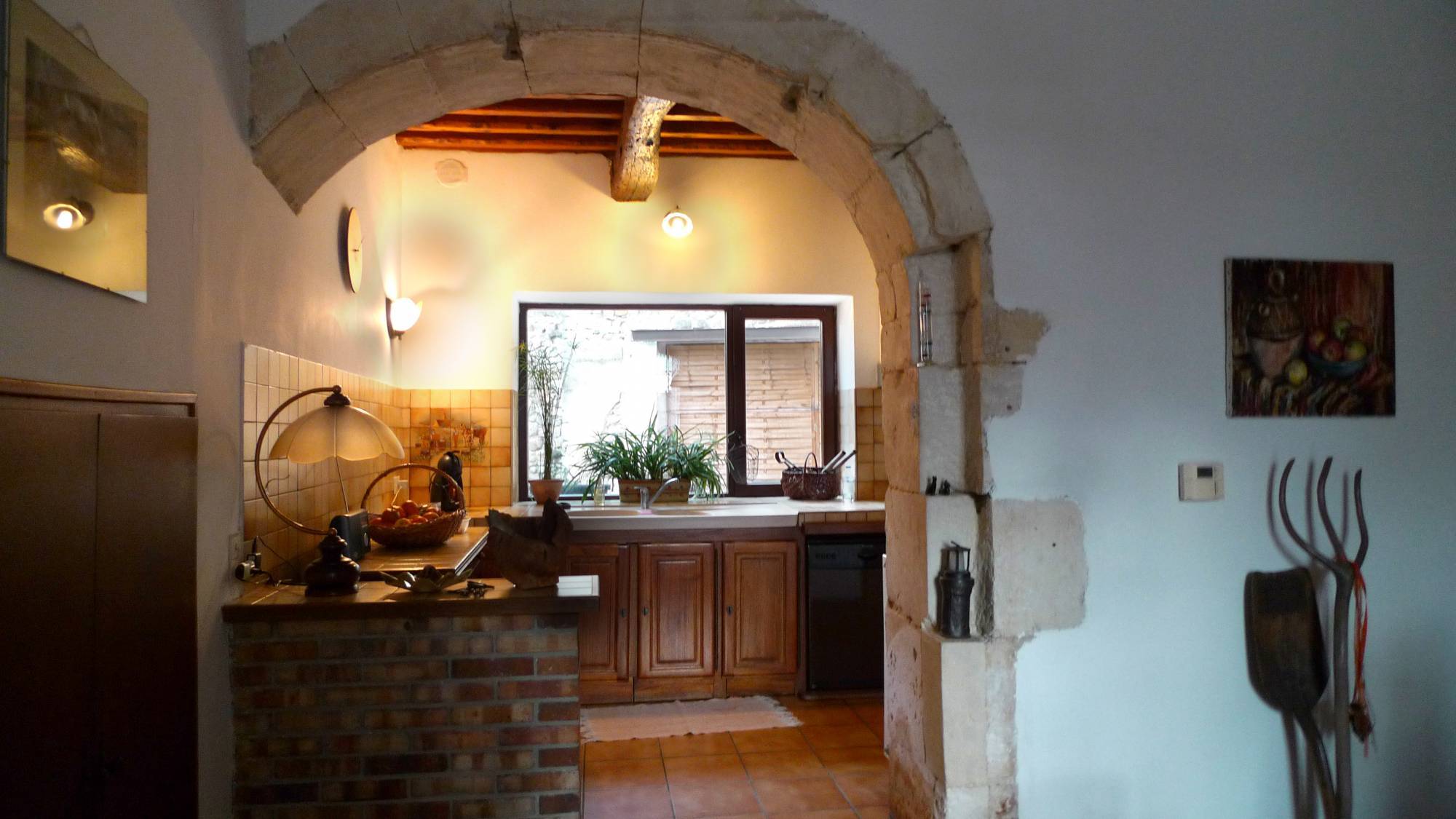 Ravissante maison de maître au cœur d'un village provençal vivant toute l'année