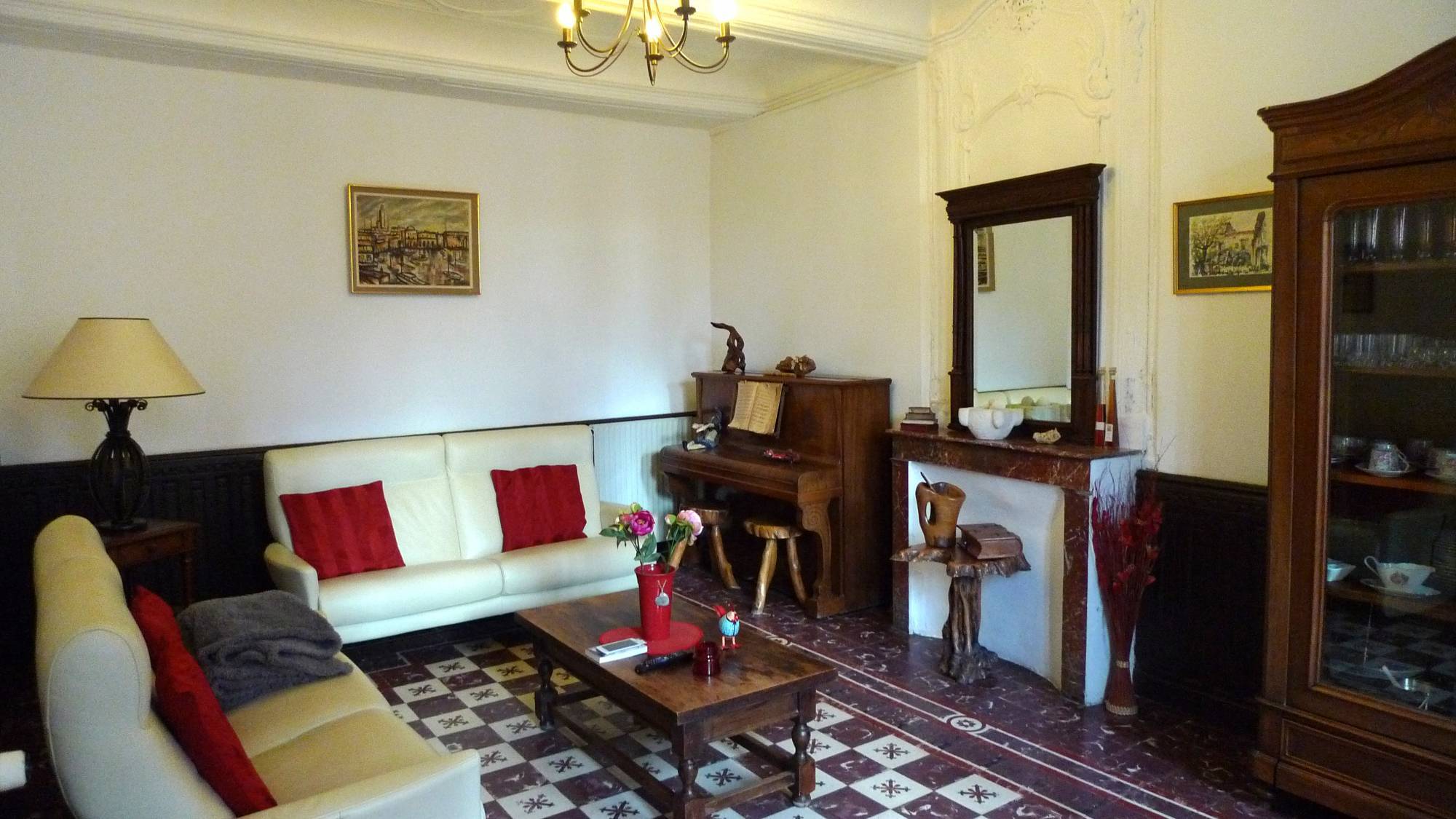 Ravissante maison de maître au cœur d'un village provençal vivant toute l'année